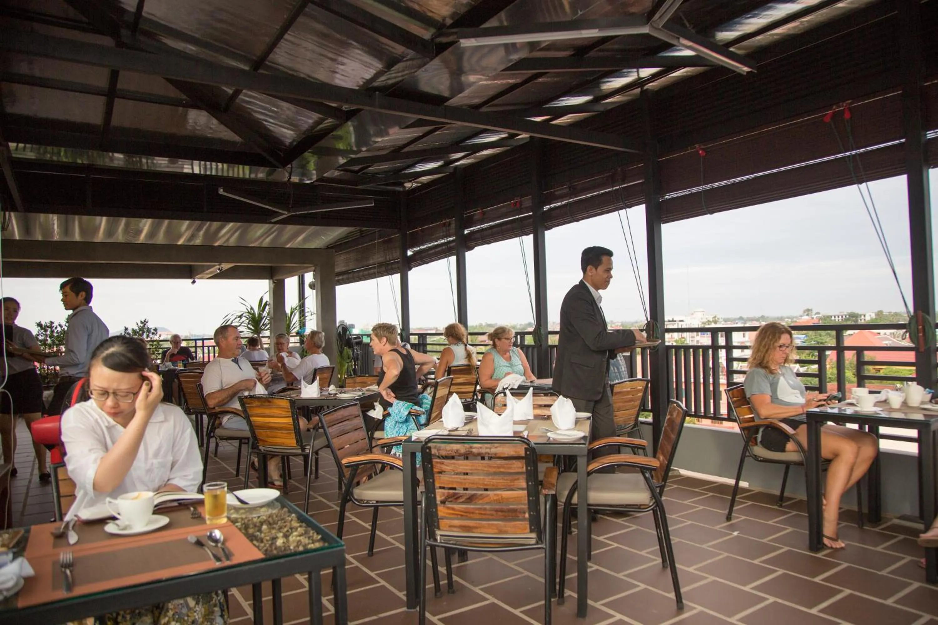 Restaurant/places to eat in The Tito Suite Residence