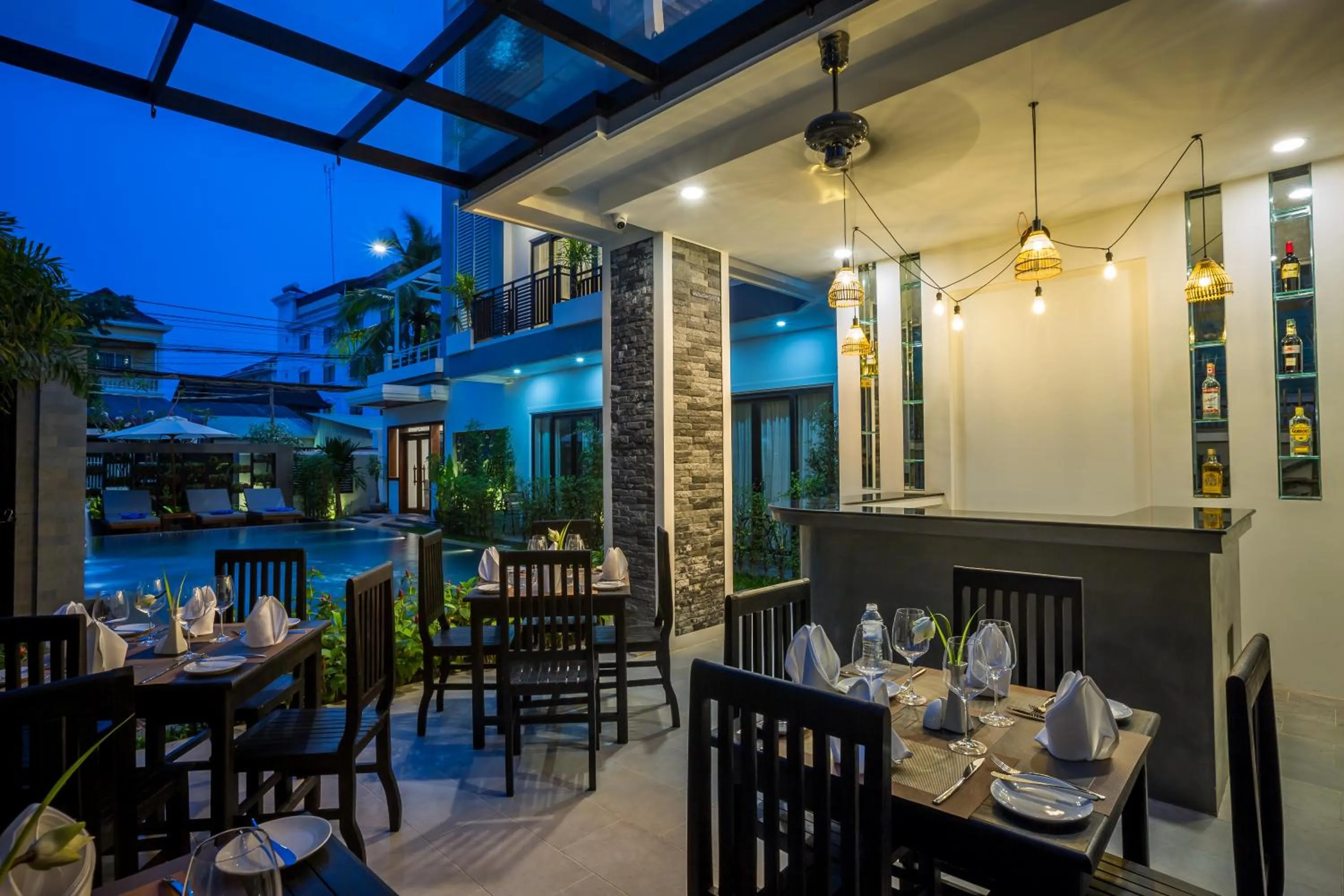 Restaurant/places to eat in The Tito Suite Residence