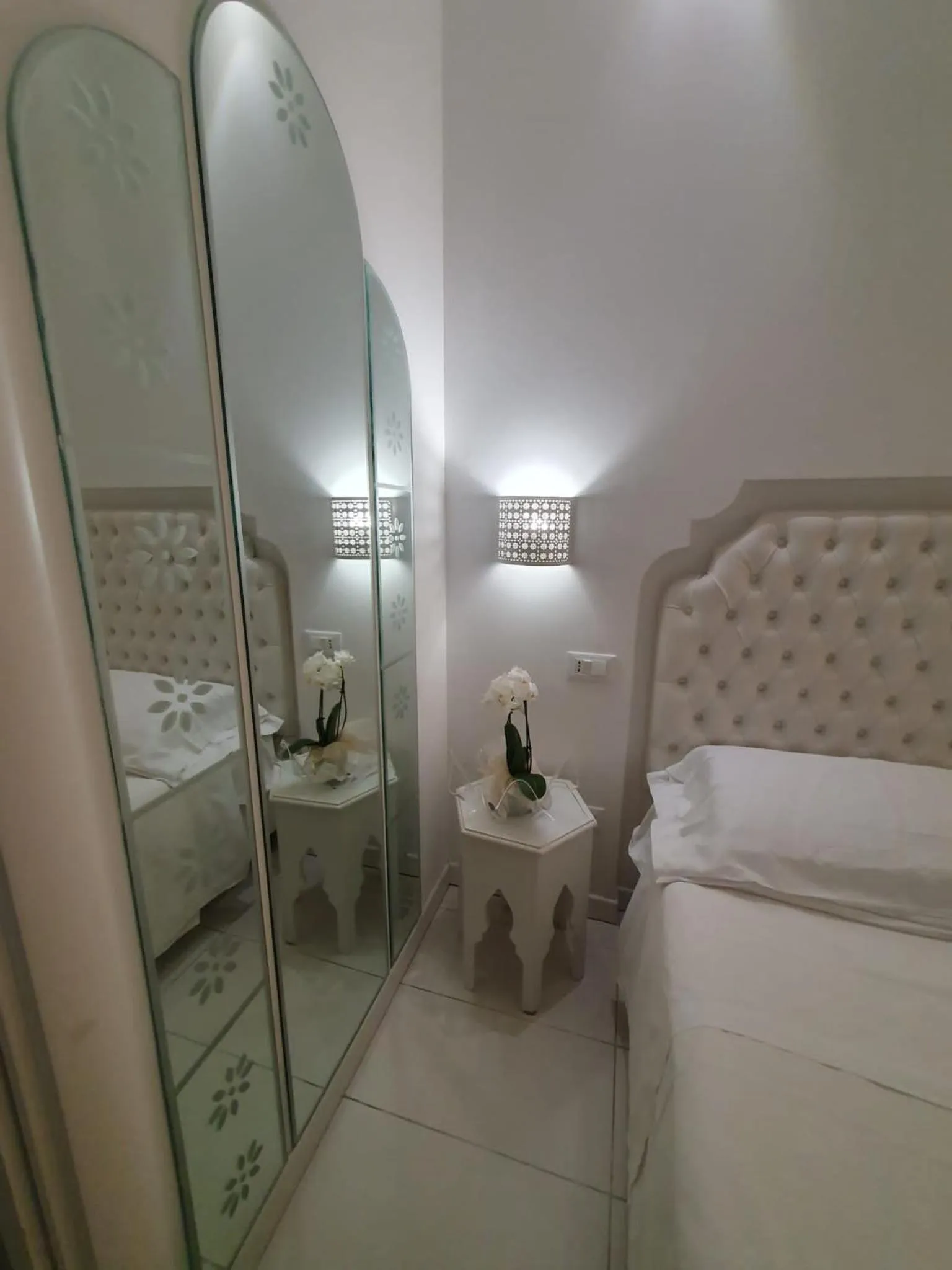 Decorative detail, Bed in Hotel Al Cavallino Bianco