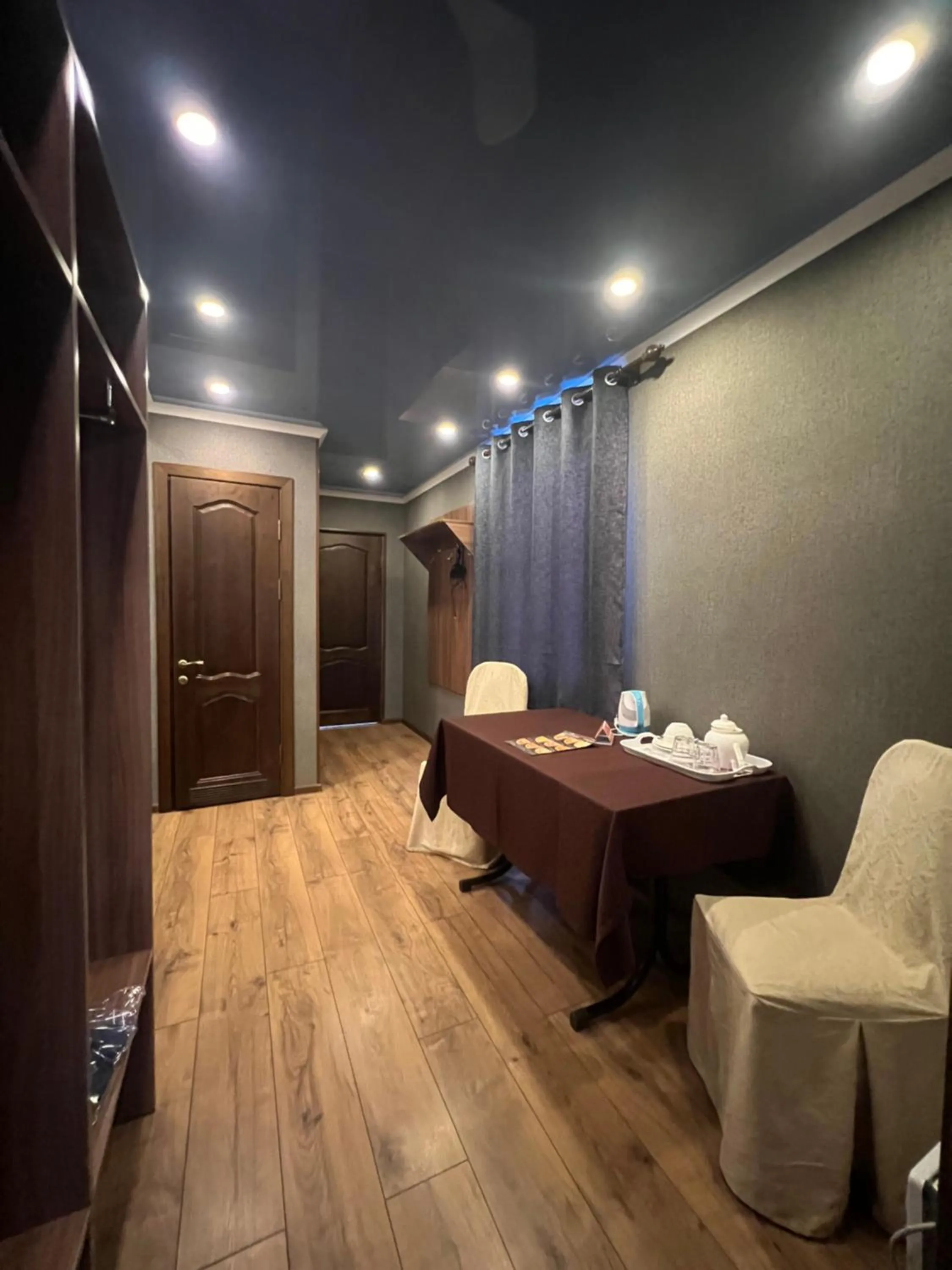 Seating area in Salut Hotel