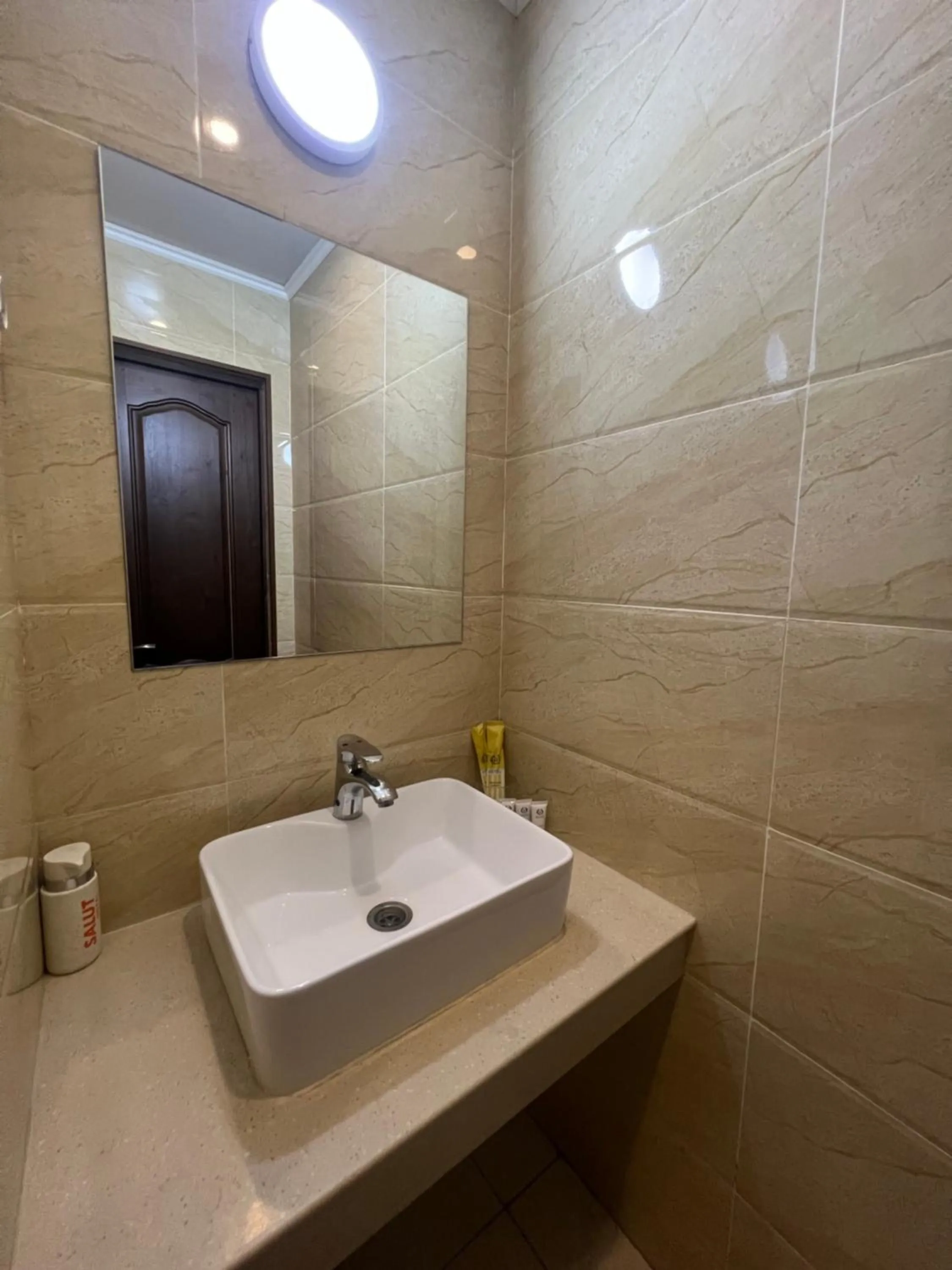 Bathroom in Salut Hotel