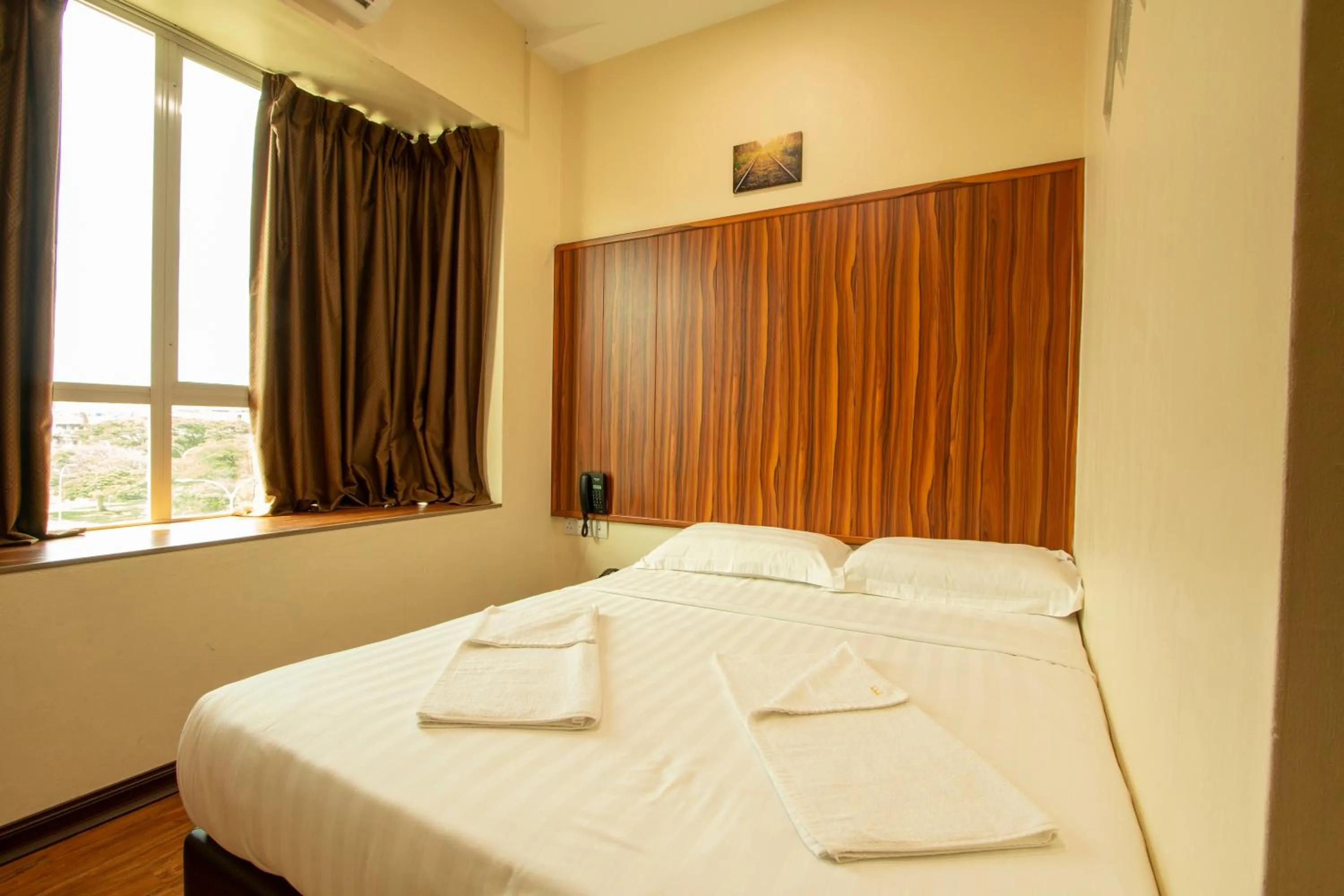 Bedroom, Bed in Expo Hotel