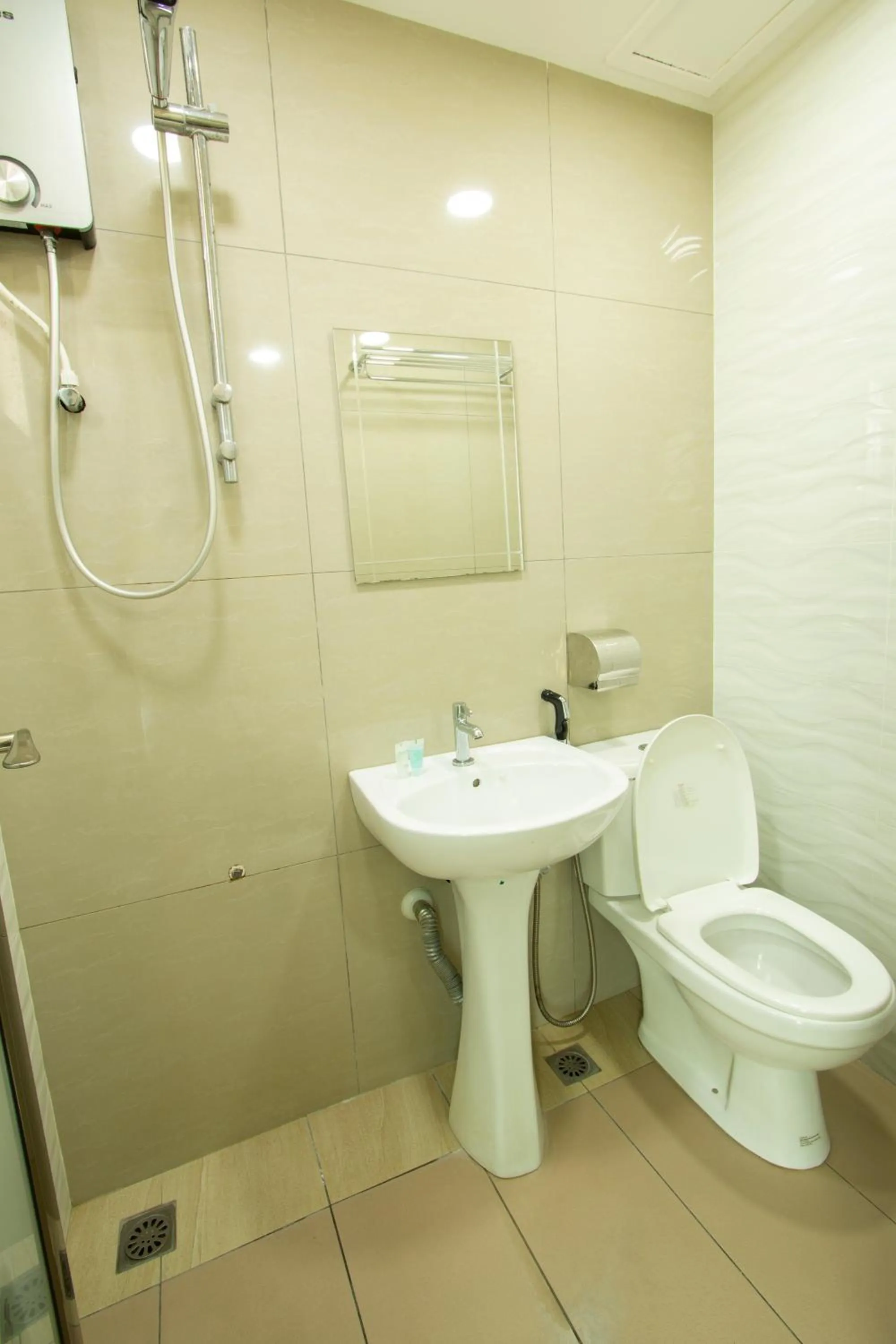 Shower in Expo Hotel