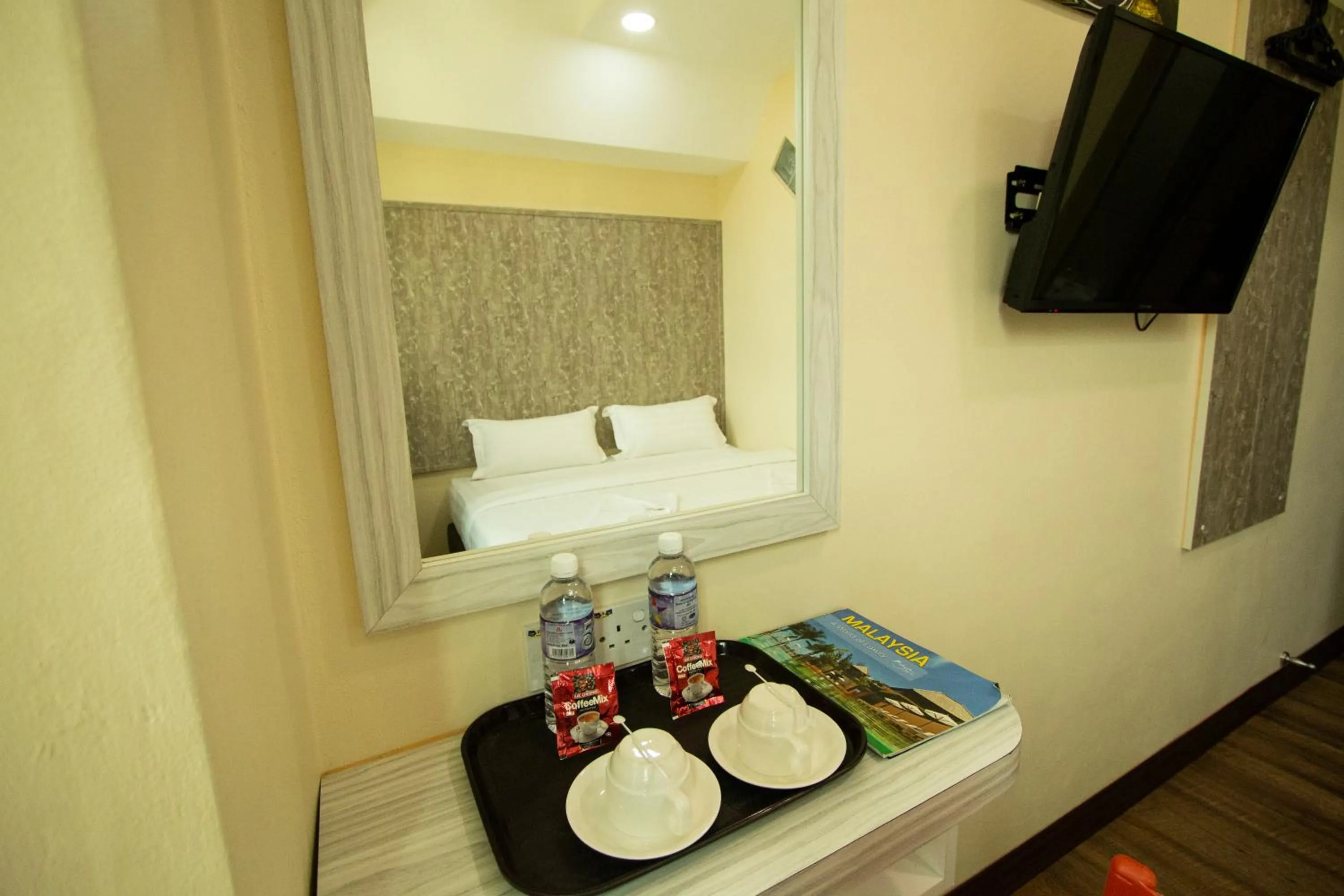 Coffee/tea facilities, Bed in Expo Hotel