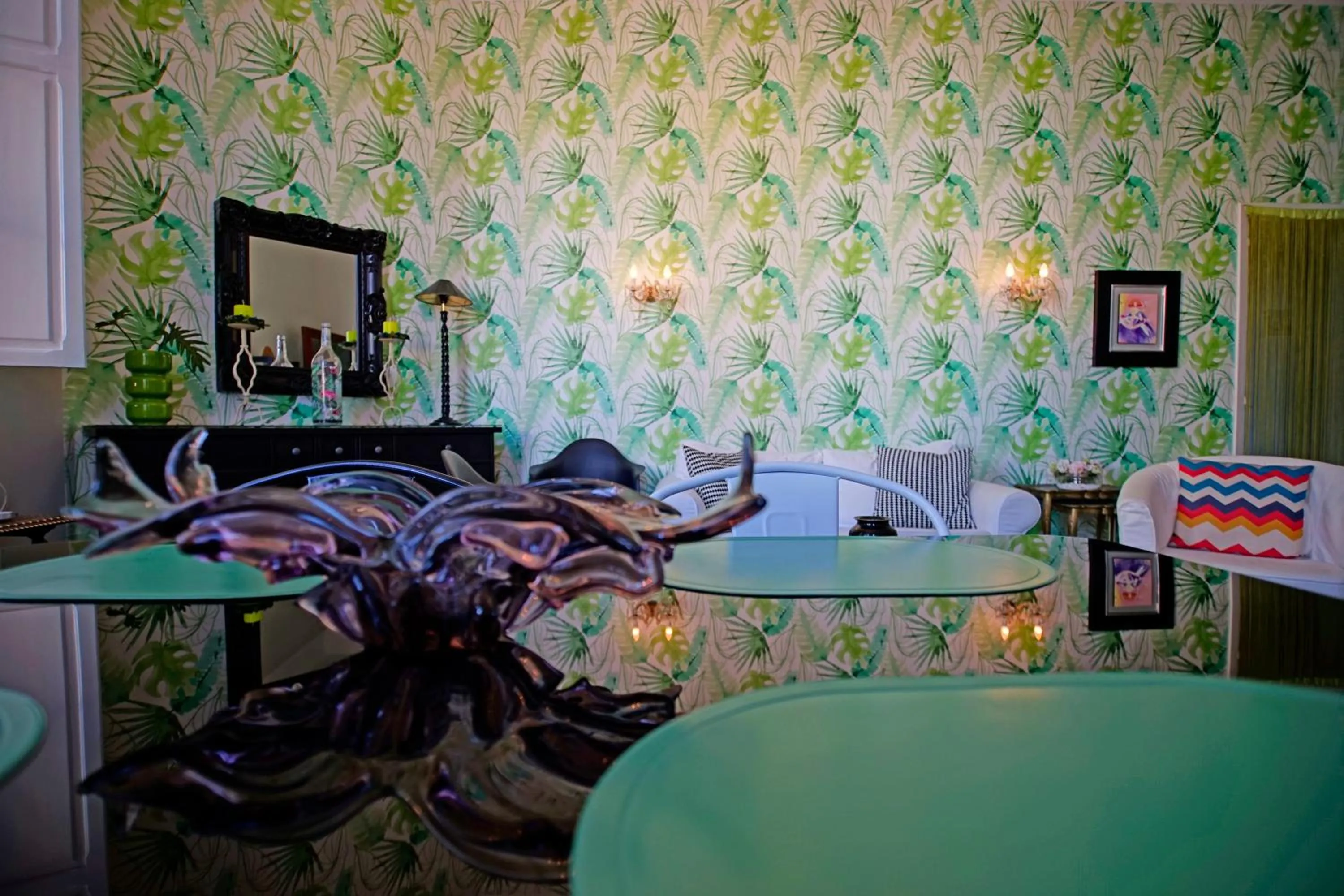 Communal lounge/ TV room, Bed in Casa Kilig