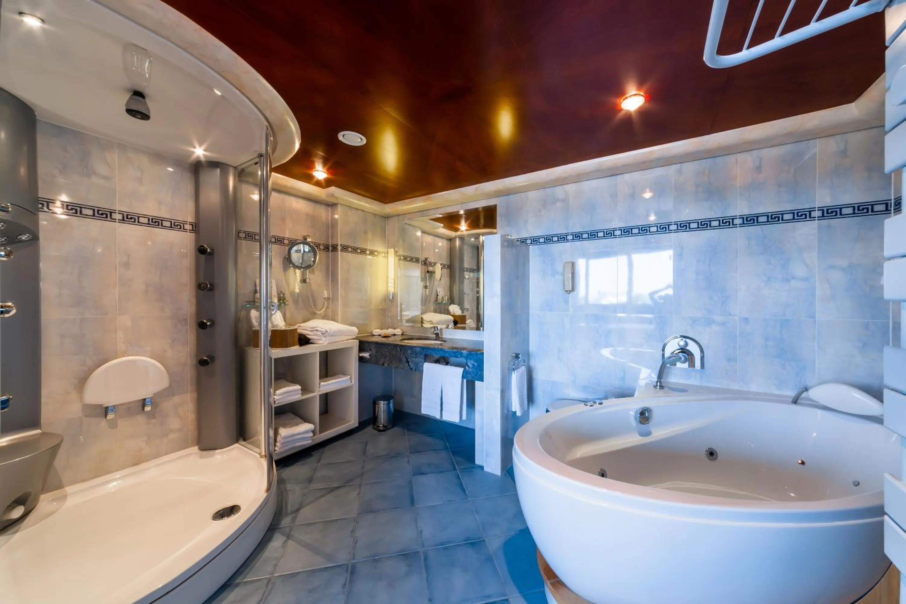 Bathroom in Hilton Strasbourg