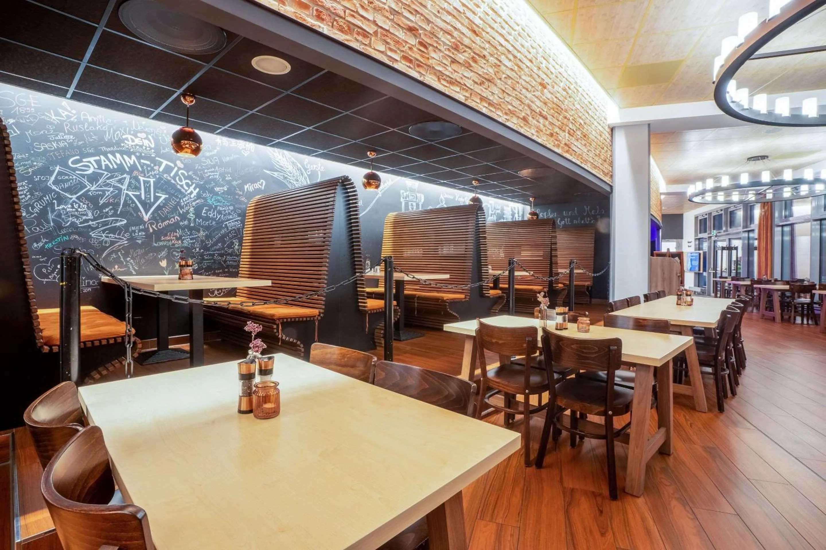 Restaurant/places to eat in Hey Lou Hotel Frankfurt Airport