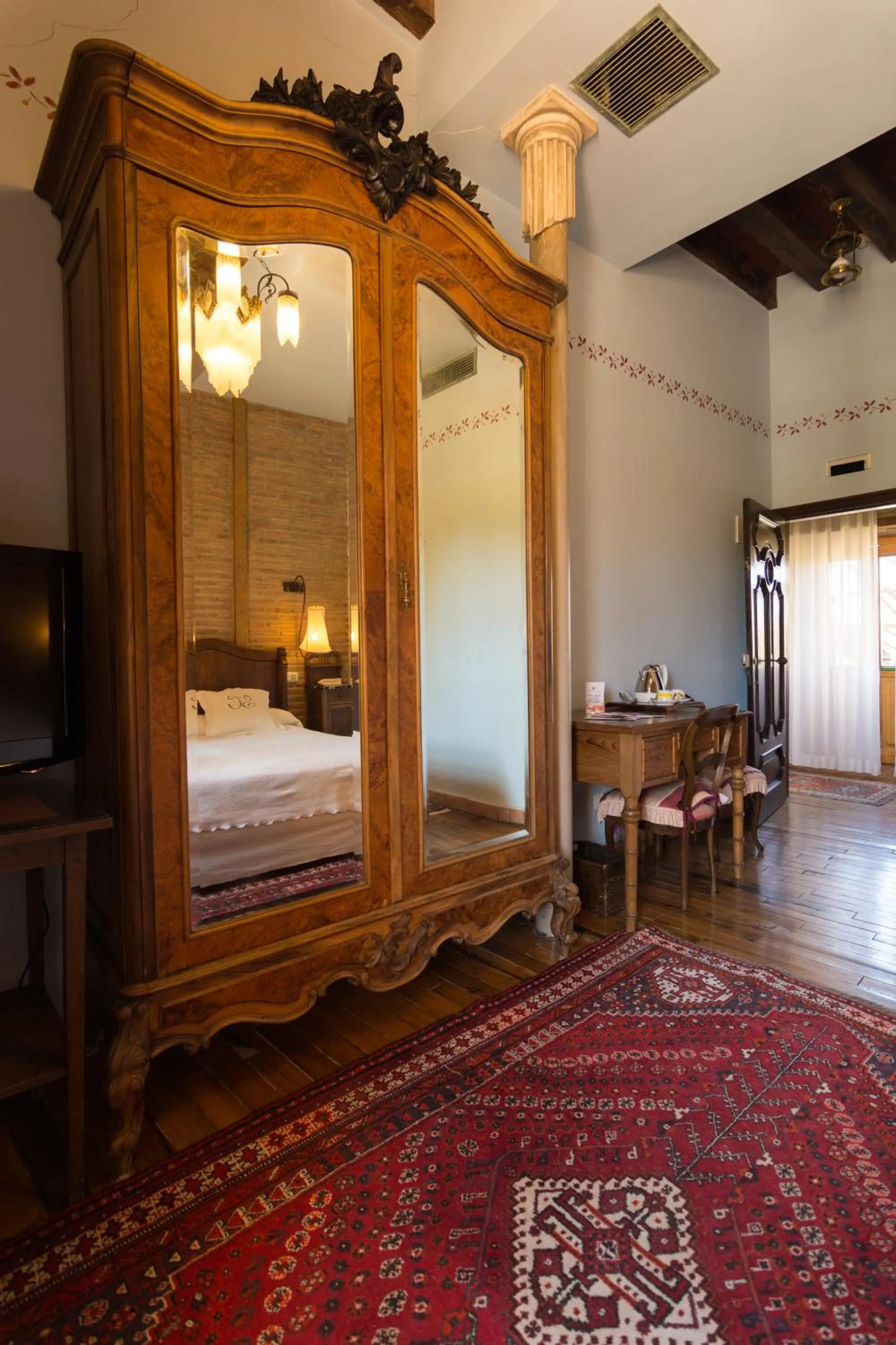 Photo of the whole room, Bed in Hospedería Señorío de Casalarreina