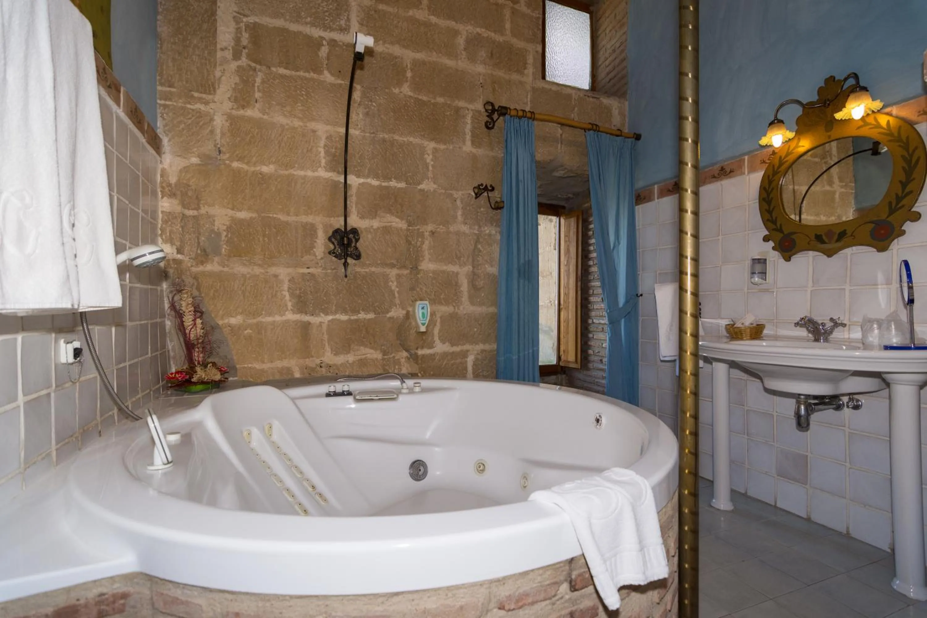 Bathroom in Hospedería Señorío de Casalarreina