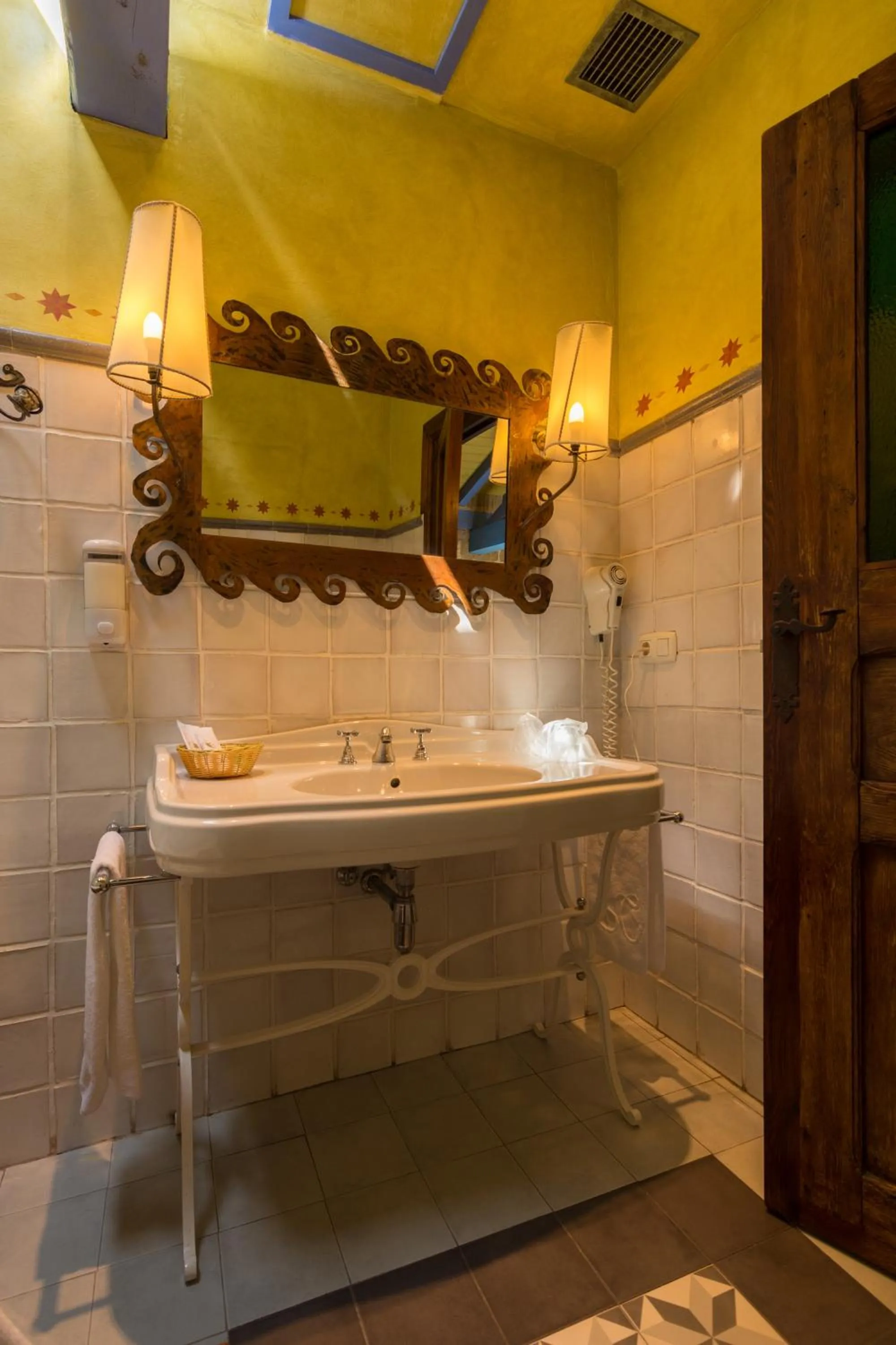 Bathroom in Hospedería Señorío de Casalarreina