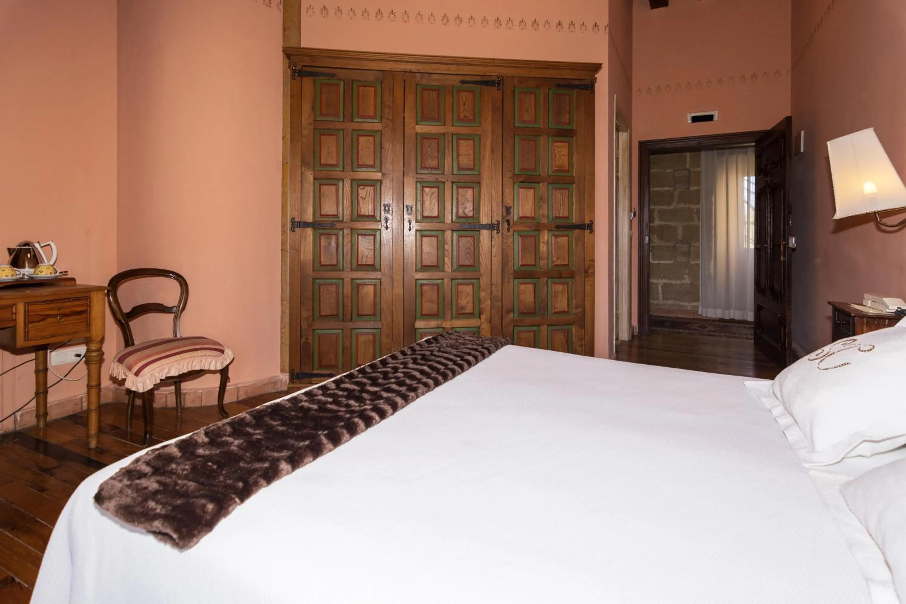 Photo of the whole room, Bed in Hospedería Señorío de Casalarreina