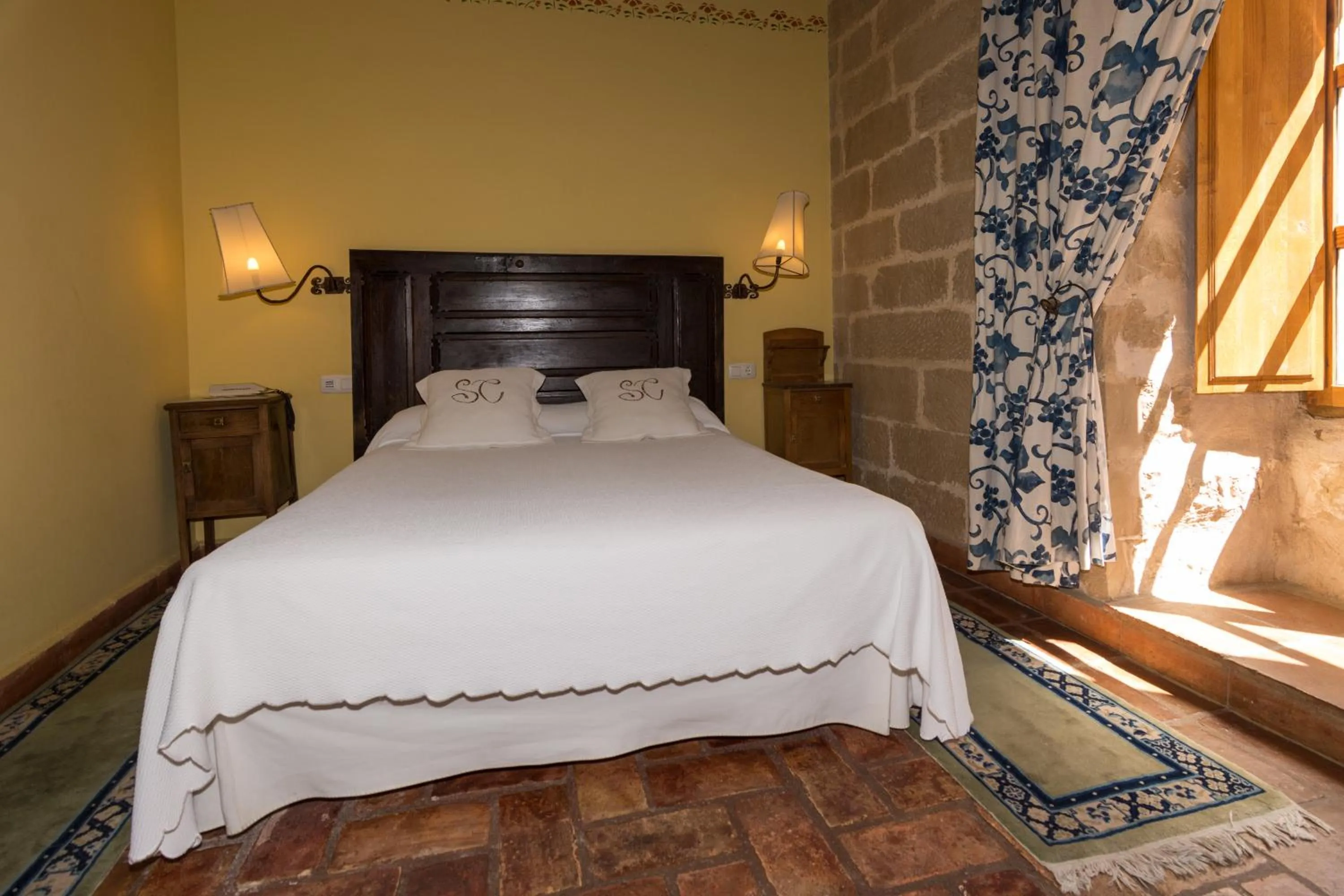 Photo of the whole room, Bed in Hospedería Señorío de Casalarreina