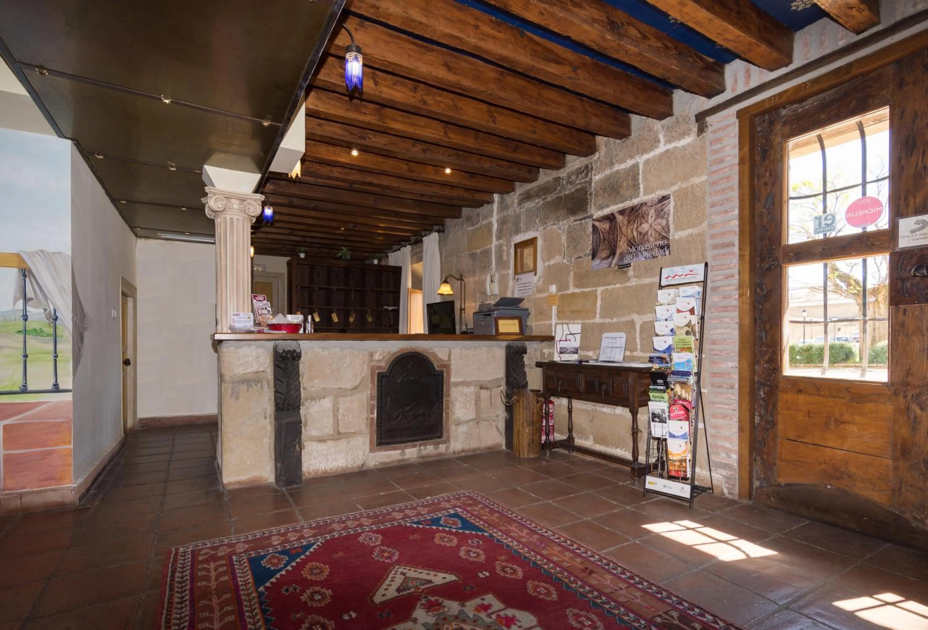 Lobby or reception in Hospedería Señorío de Casalarreina