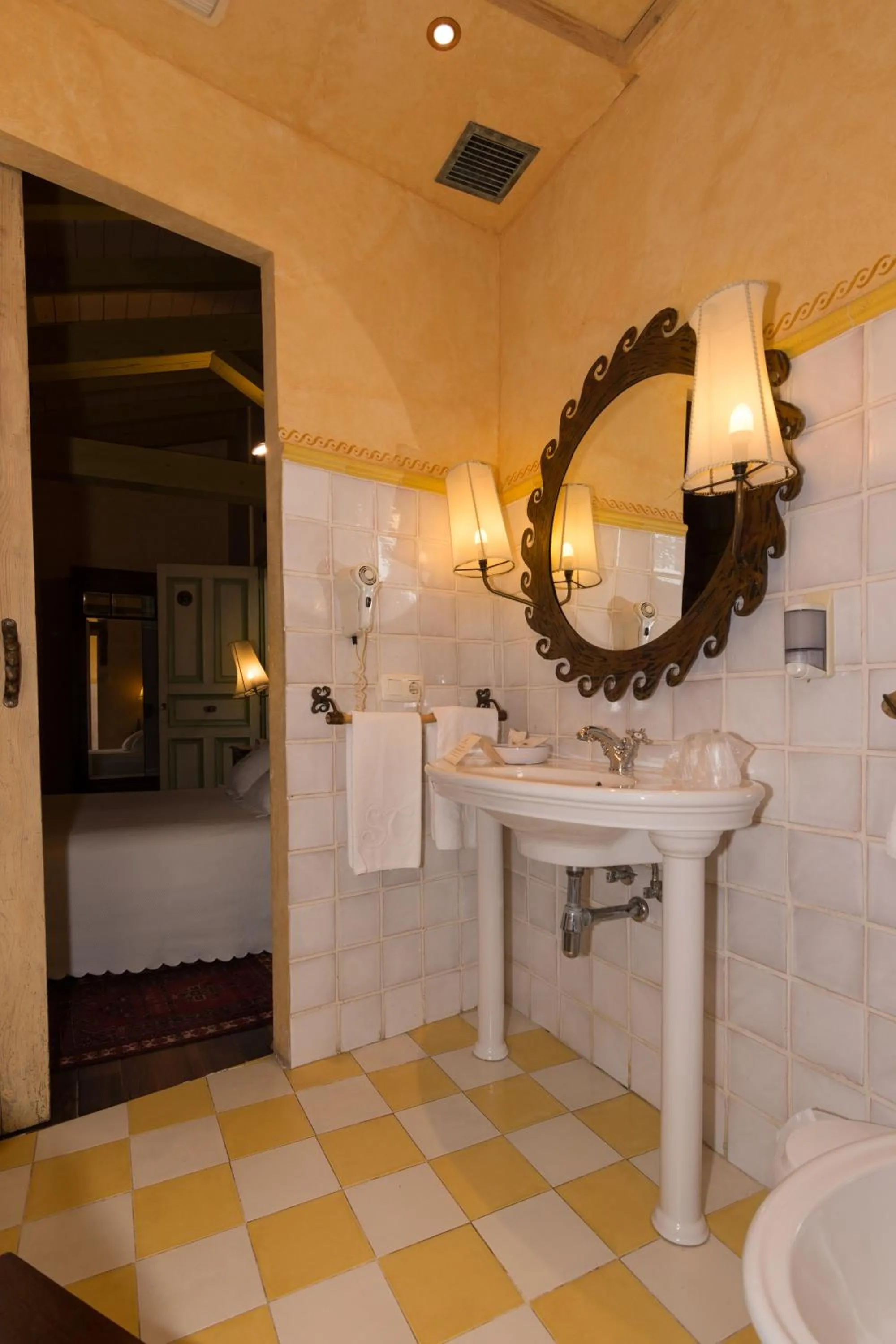 Bathroom in Hospedería Señorío de Casalarreina