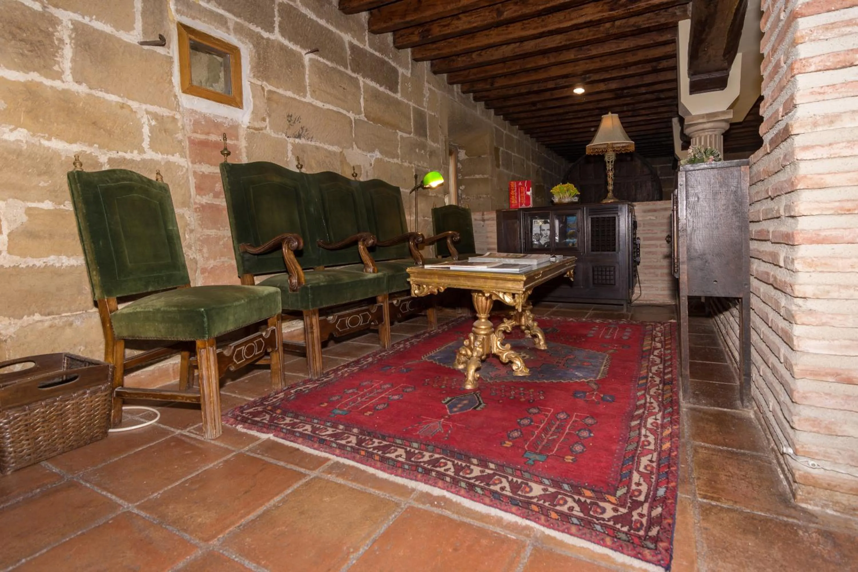 Lobby or reception in Hospedería Señorío de Casalarreina
