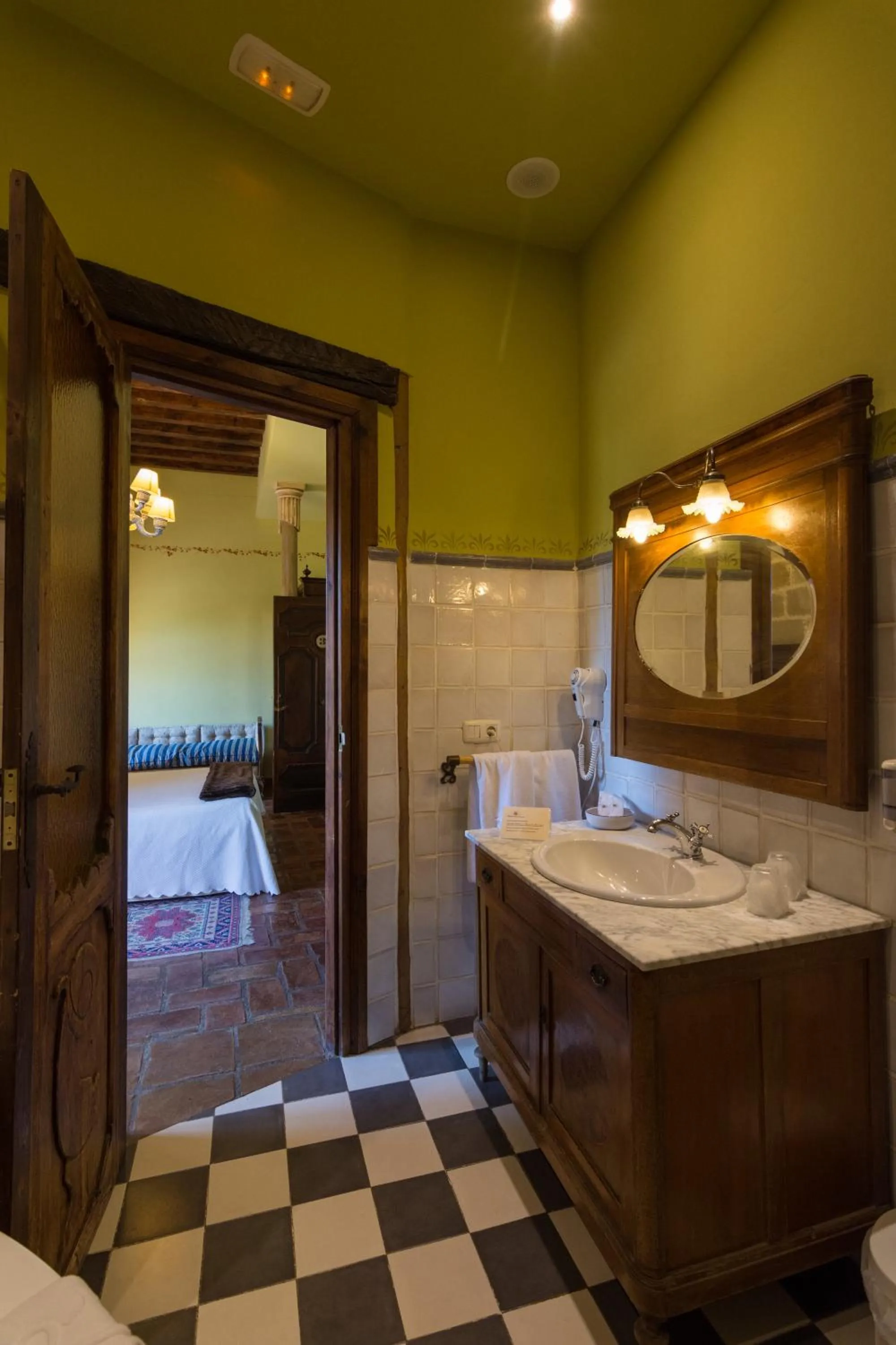 Bathroom, Bed in Hospedería Señorío de Casalarreina