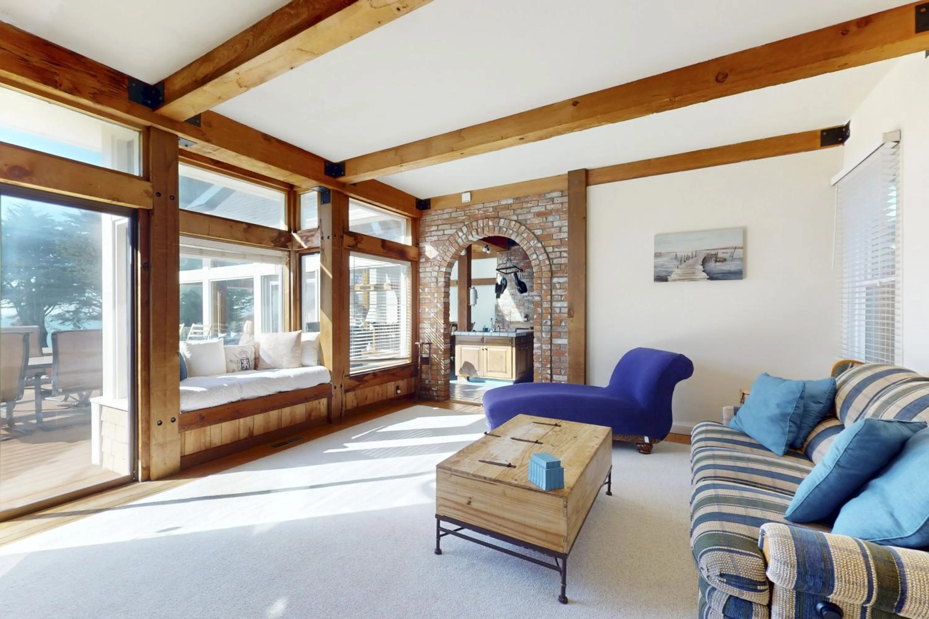 Large Oceanfront Bluff Home - Hot Tub Kids Room