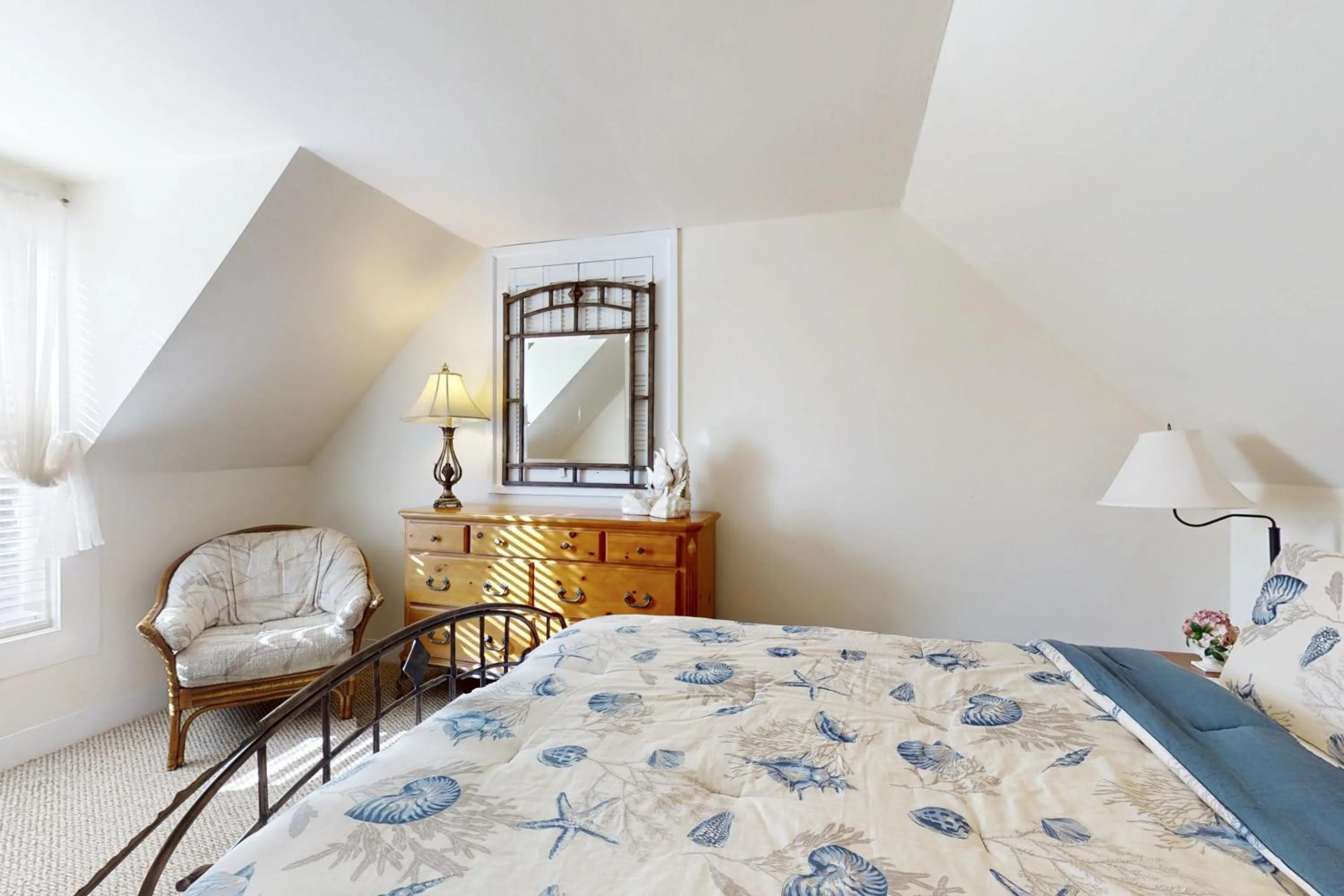 Bed in Large Oceanfront Bluff Home - Hot Tub Kids Room