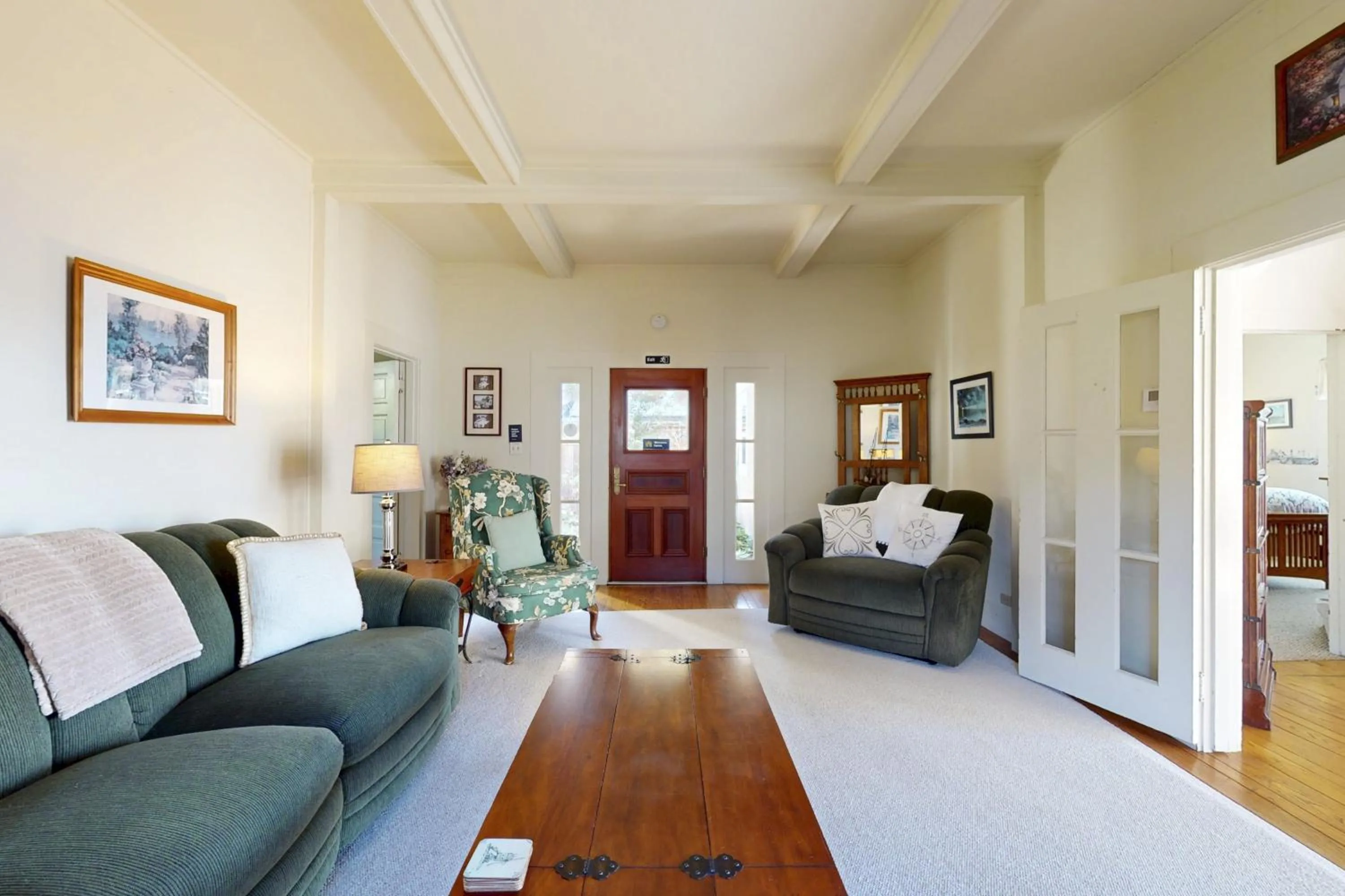 Large Oceanfront Bluff Home - Hot Tub Kids Room