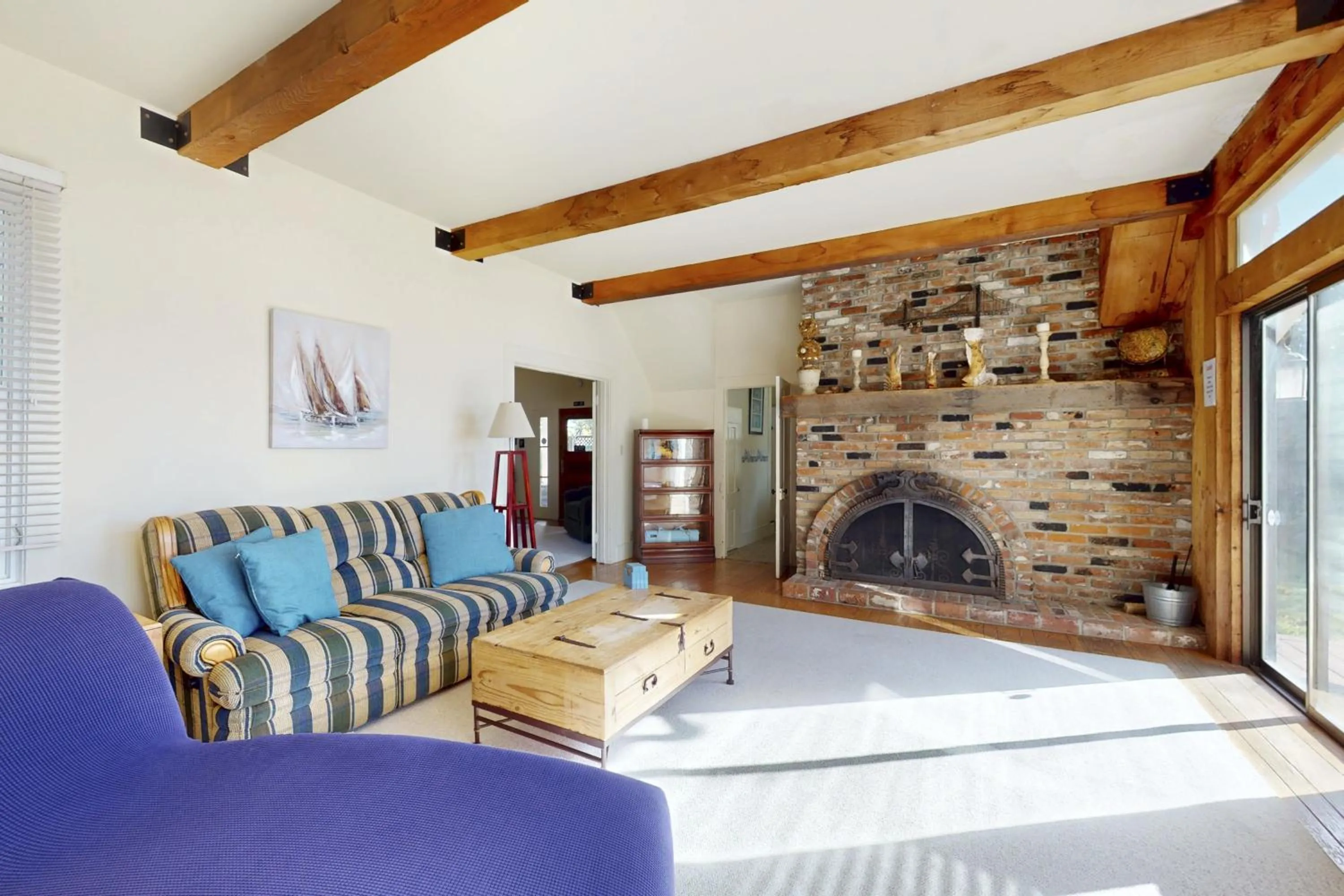 Large Oceanfront Bluff Home - Hot Tub Kids Room