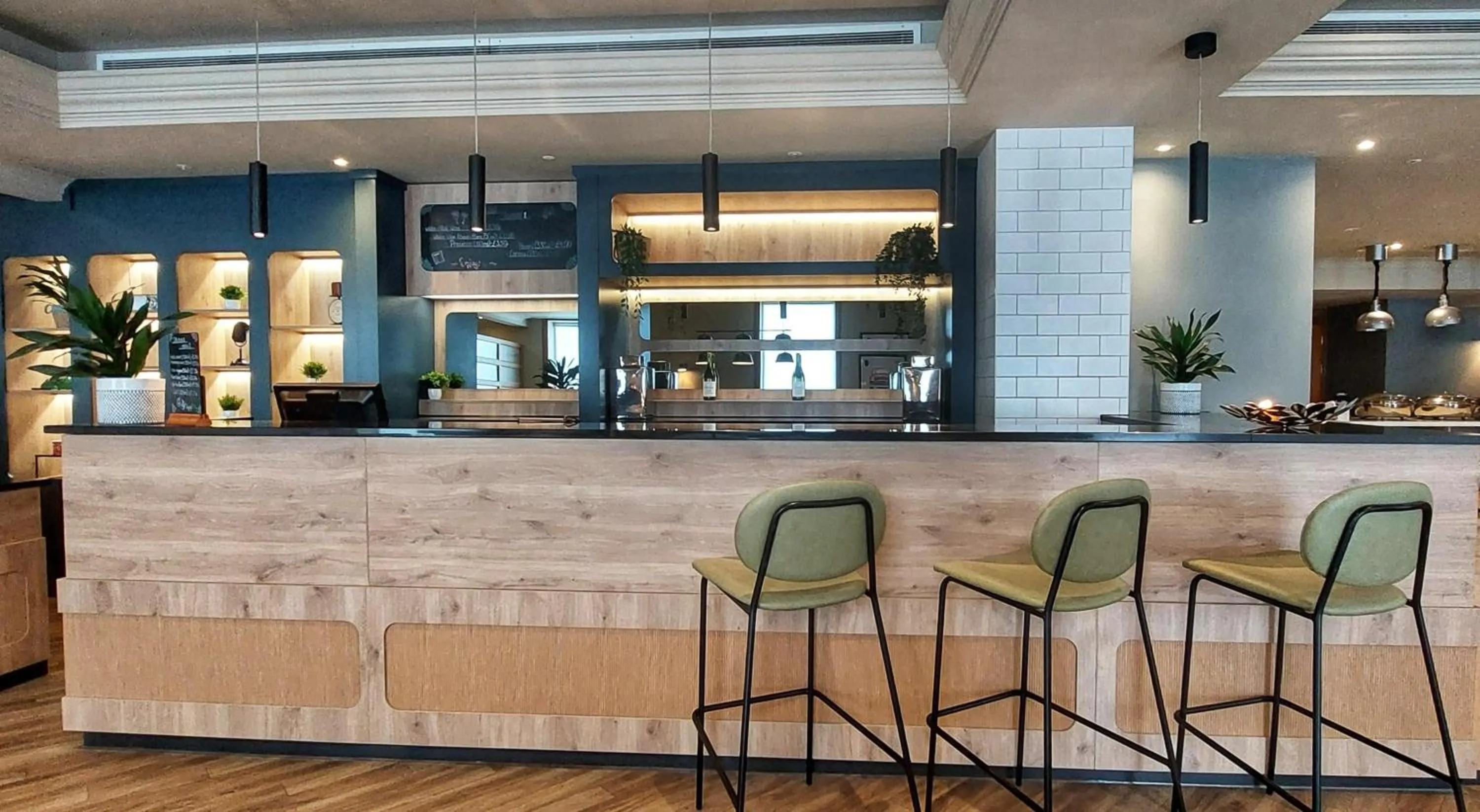 Restaurant/places to eat in B&B HOTEL London Heathrow