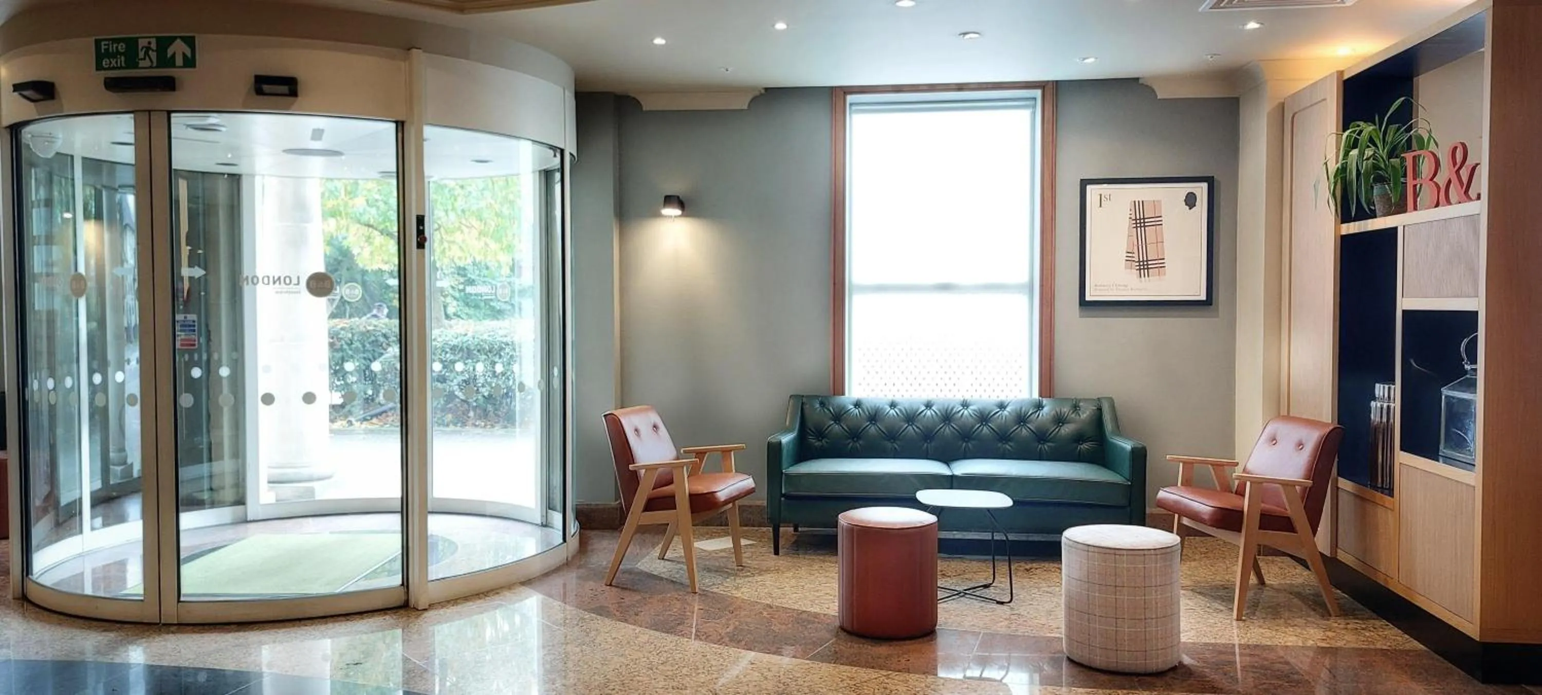 Lobby or reception in B&B HOTEL London Heathrow
