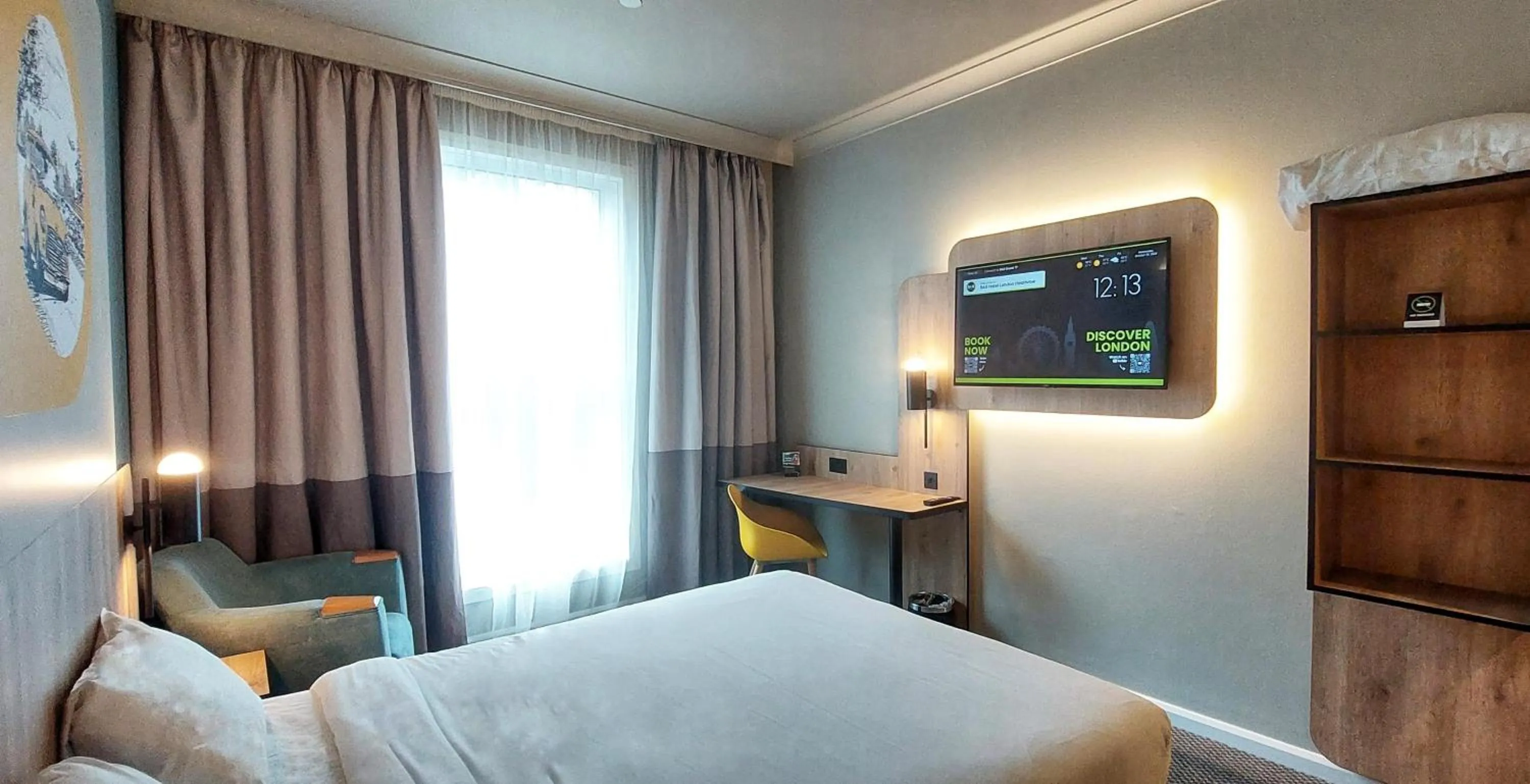 Photo of the whole room, Bed in B&B HOTEL London Heathrow