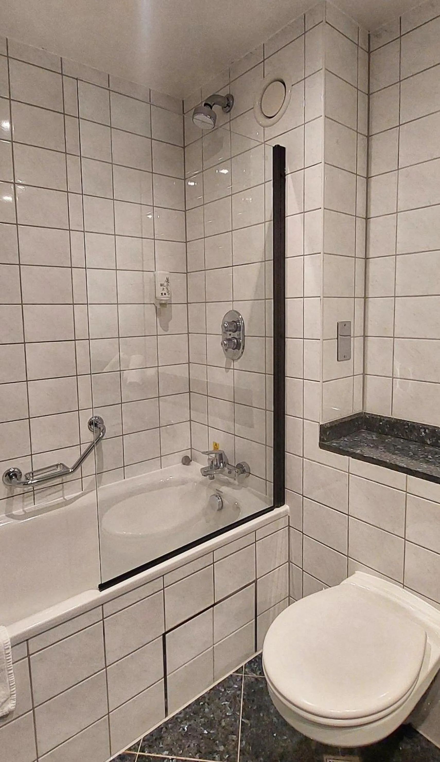 Bathroom in B&B HOTEL London Heathrow