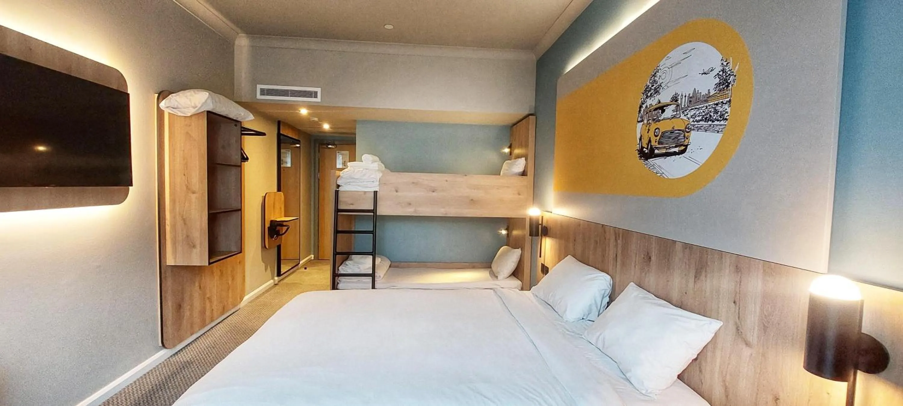 Photo of the whole room, Bed in B&B HOTEL London Heathrow