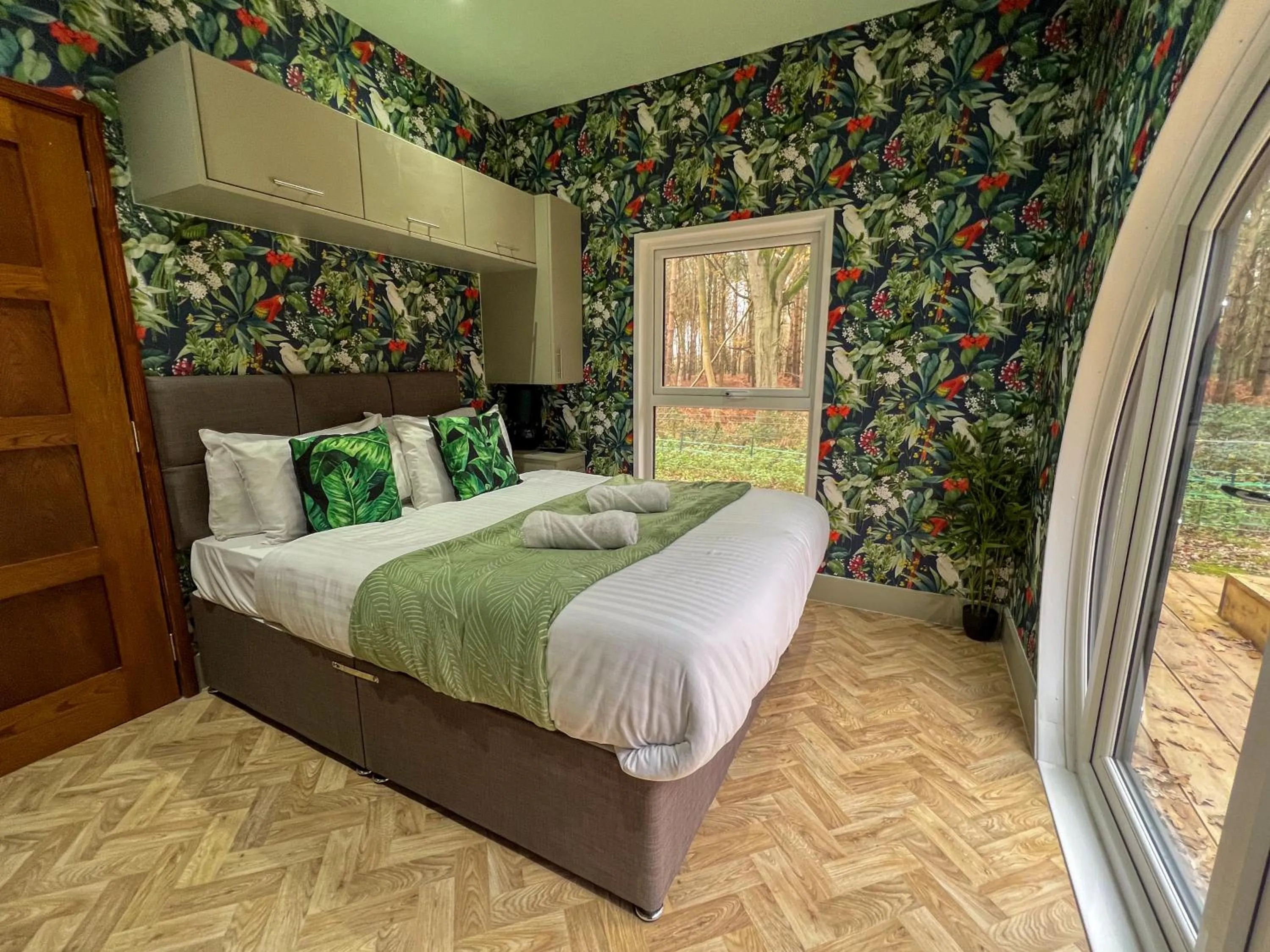 Bedroom, Bed in Woodlakes Park By Liv Retreats