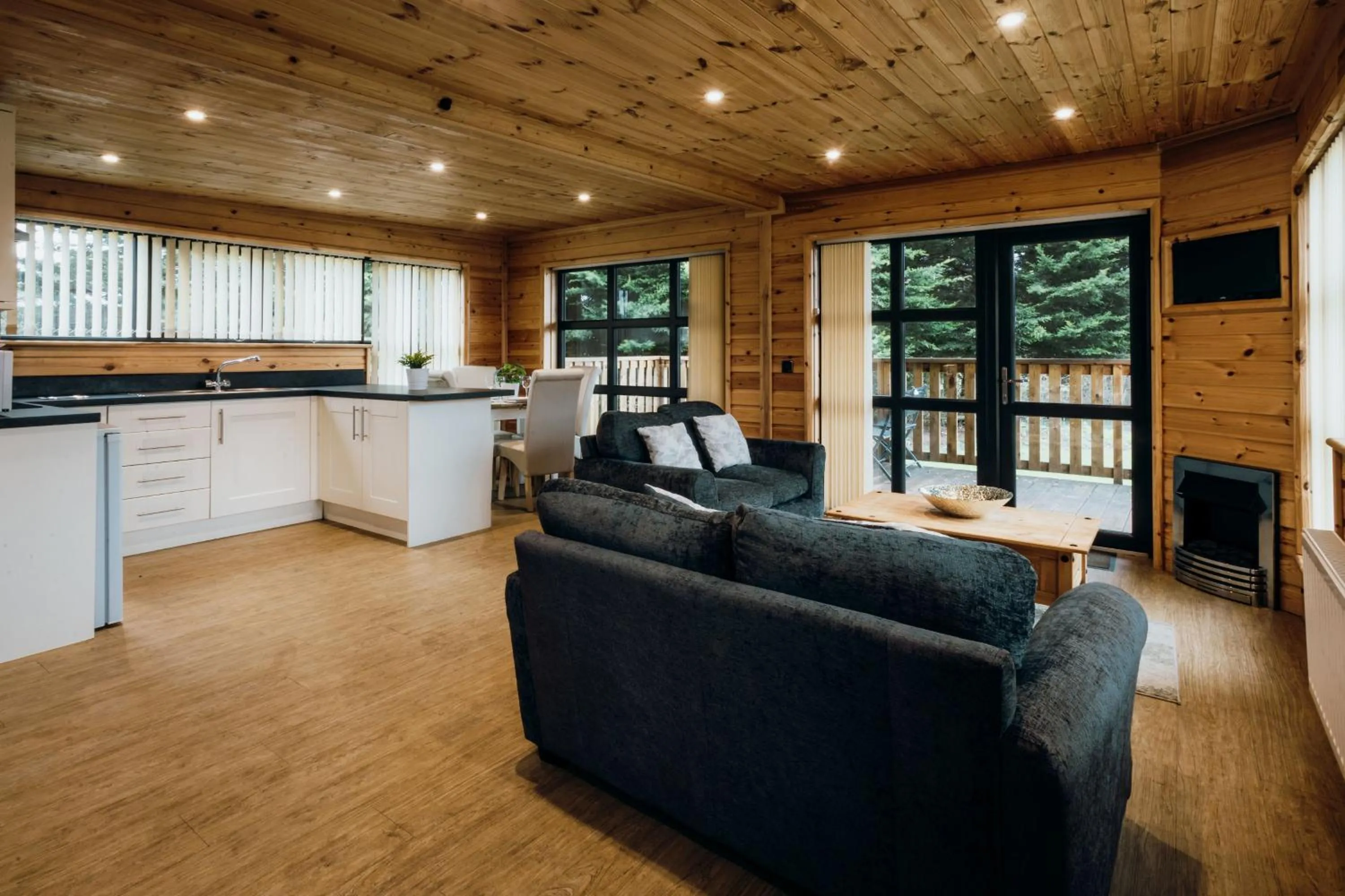 Living room in Woodlakes Park By Liv Retreats