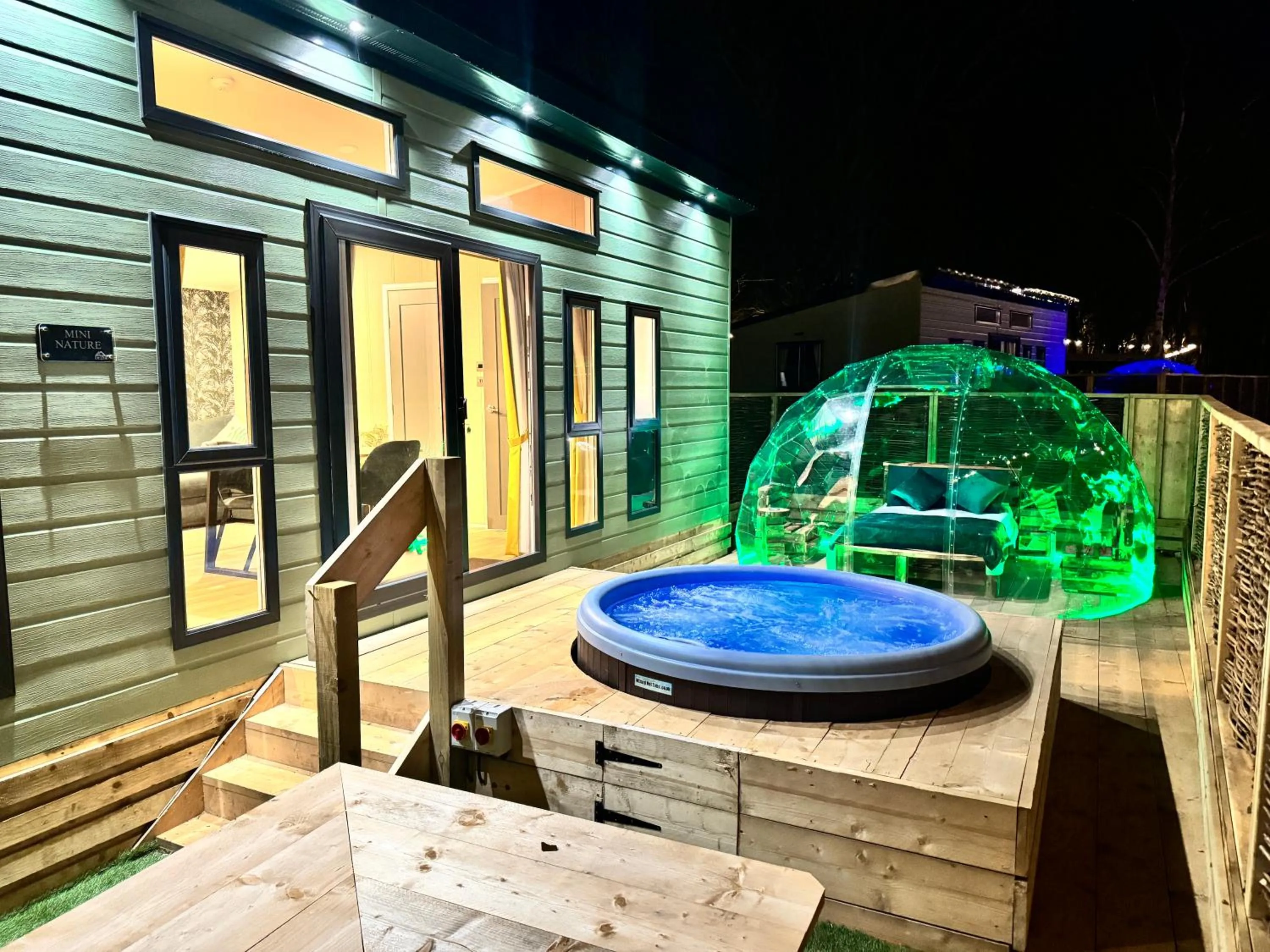 Garden in Woodlakes Park By Liv Retreats