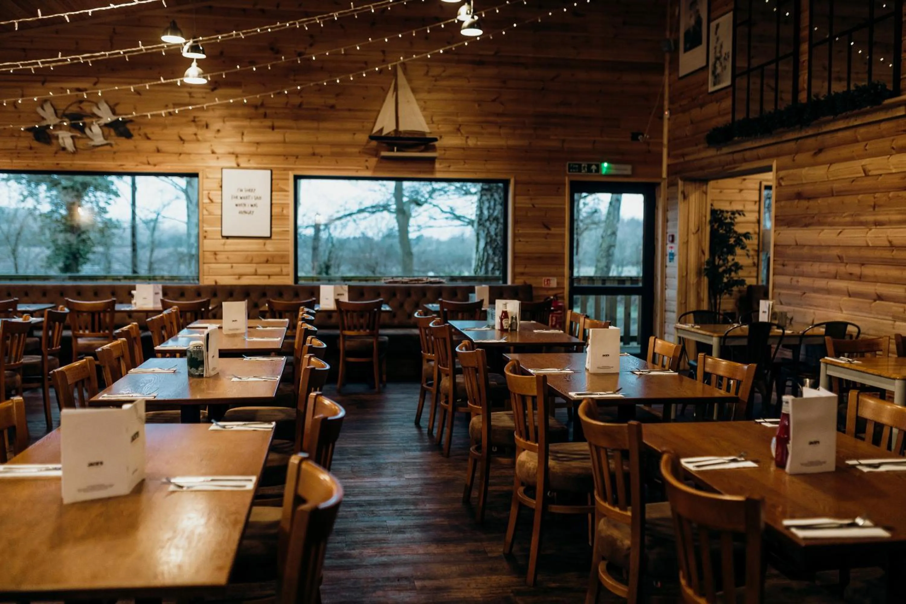 Restaurant/places to eat in Woodlakes Park By Liv Retreats