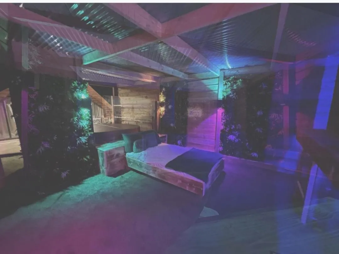 Bed in Woodlakes Park By Liv Retreats