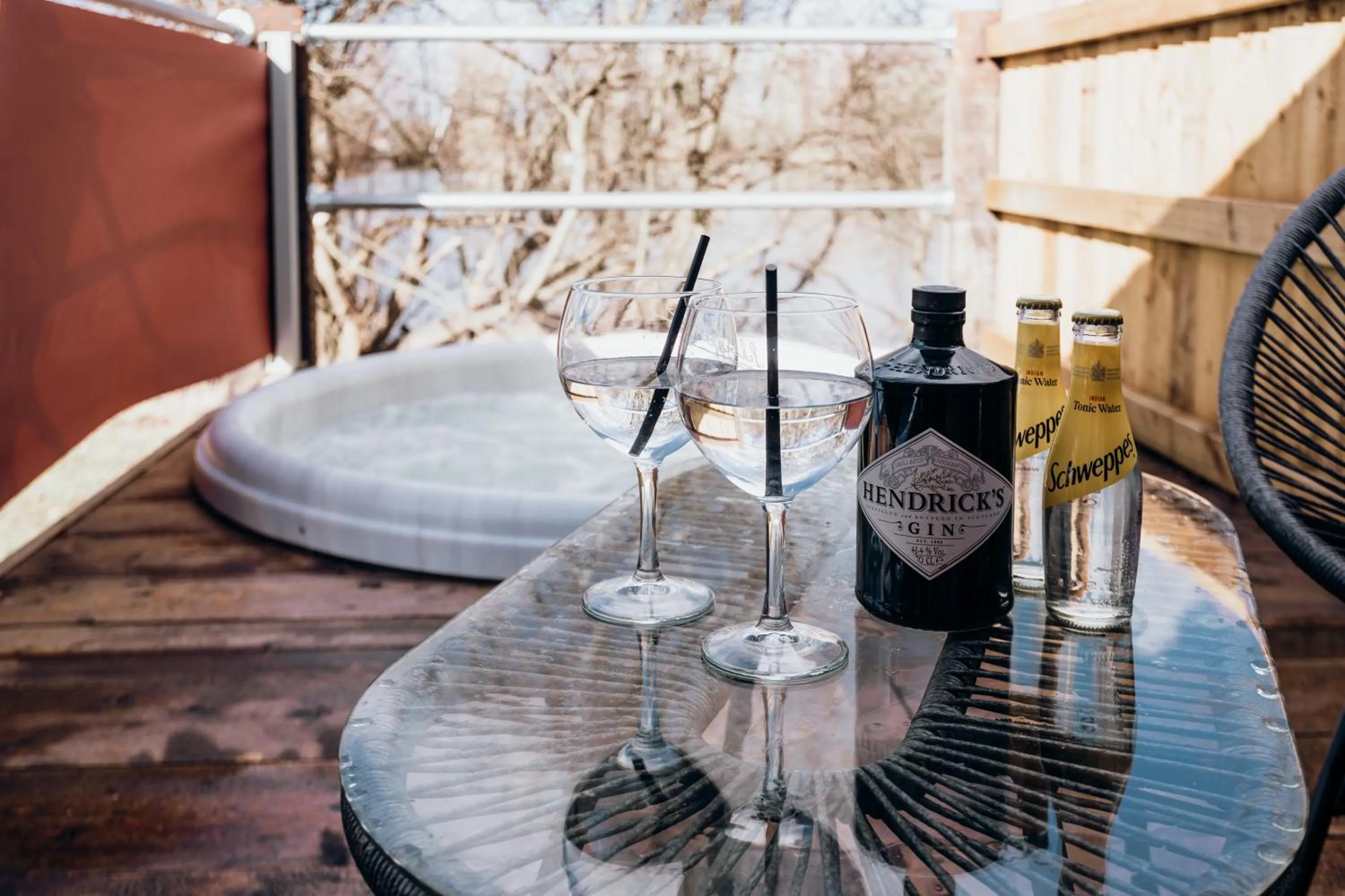 Alcoholic drinks in Woodlakes Park By Liv Retreats