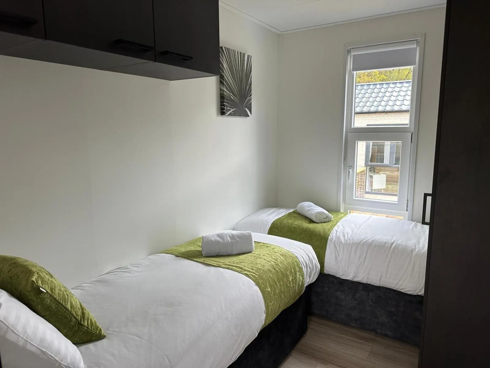 Bed in Woodlakes Park By Liv Retreats