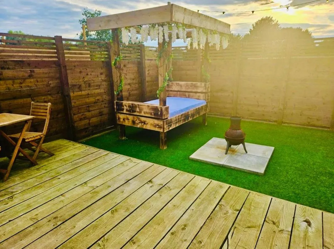 Woodlakes Park By Liv Retreats