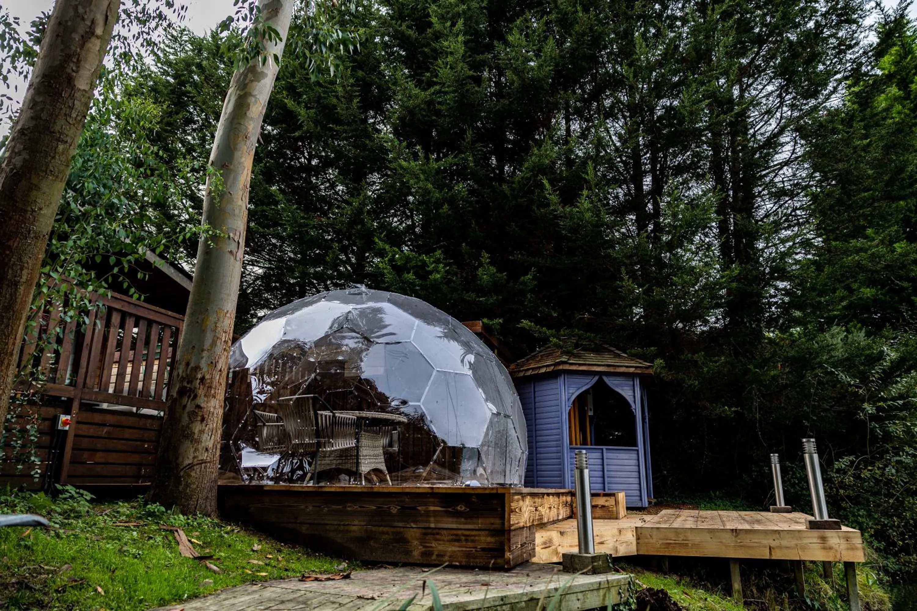 Lake view in Woodlakes Park By Liv Retreats