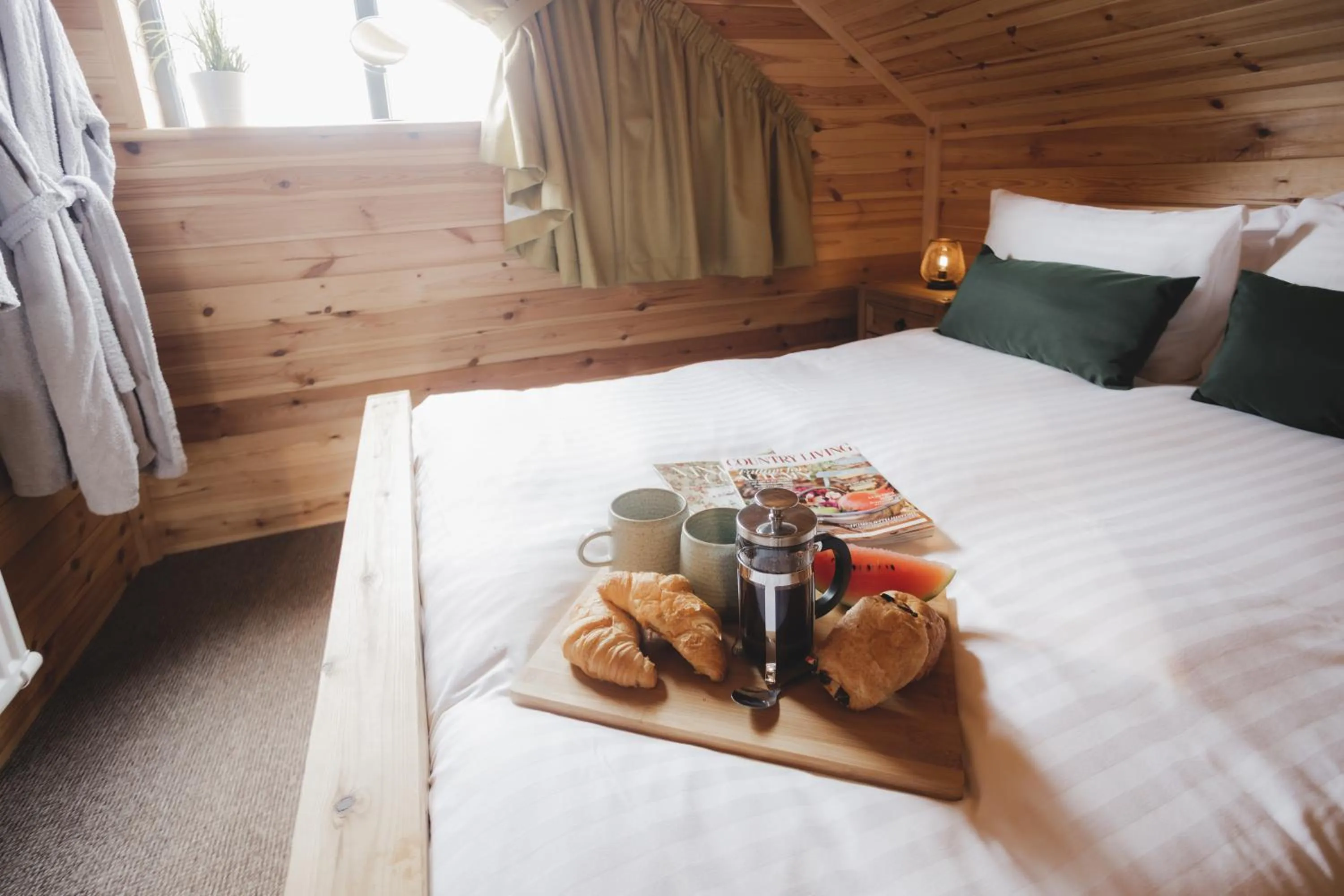 Bedroom, Bed in Woodlakes Park By Liv Retreats