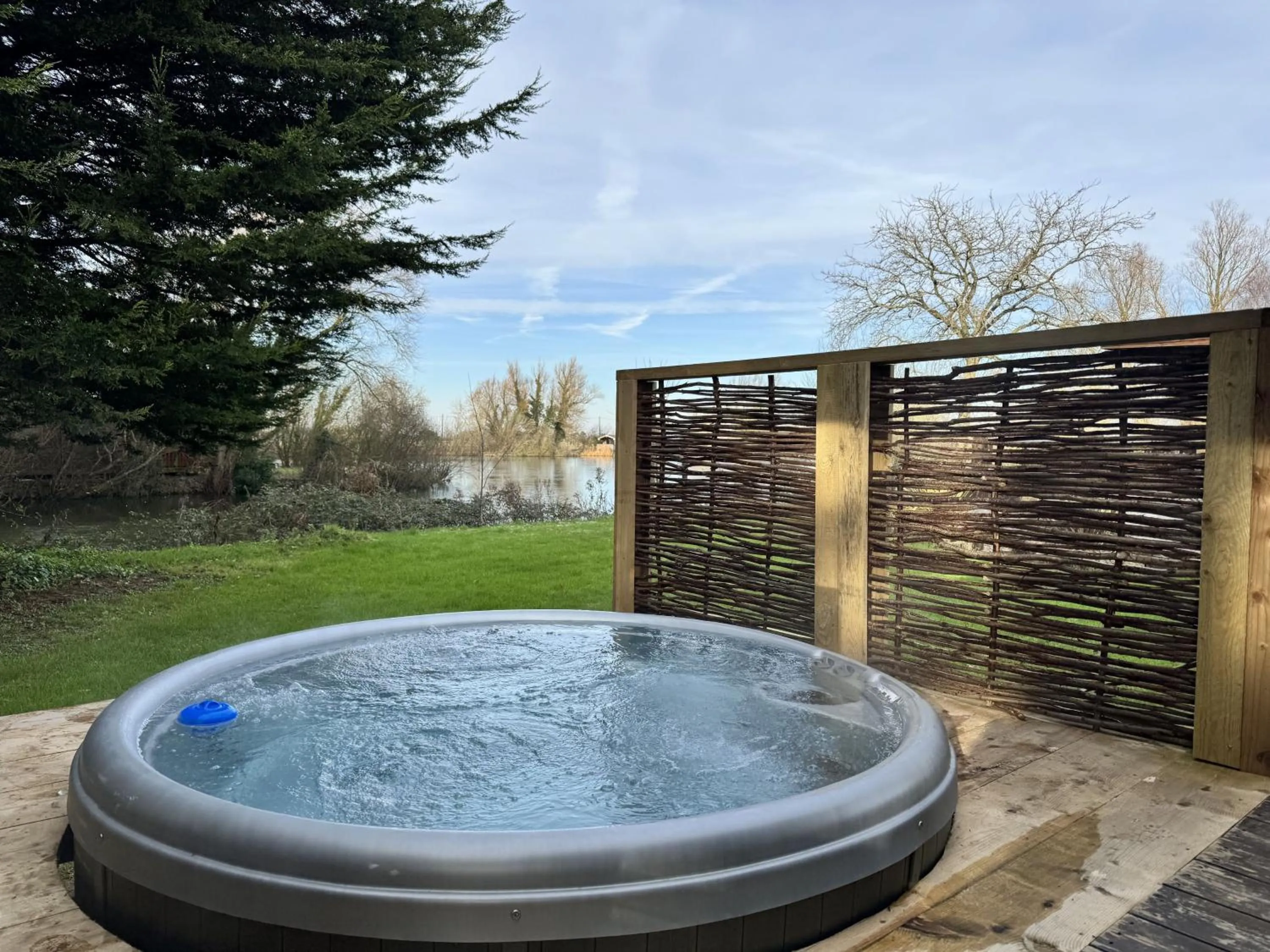 Hot Tub in Woodlakes Park By Liv Retreats