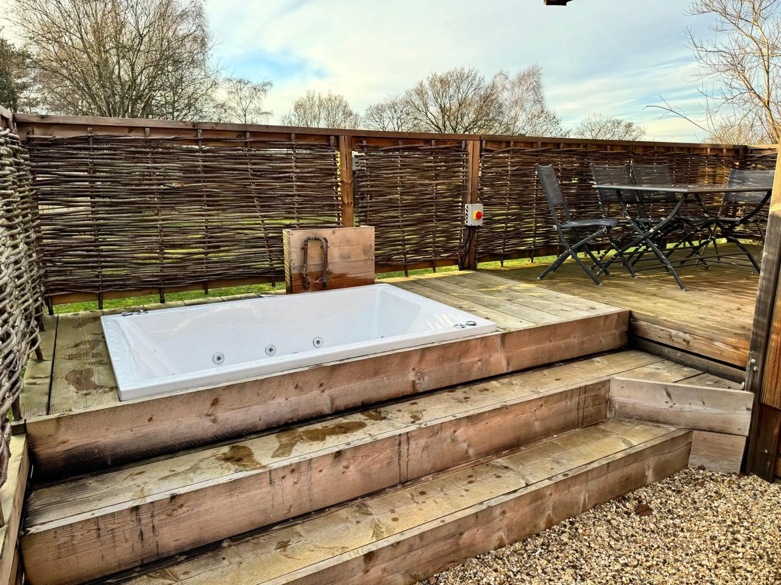 Hot Spring Bath in Woodlakes Park By Liv Retreats