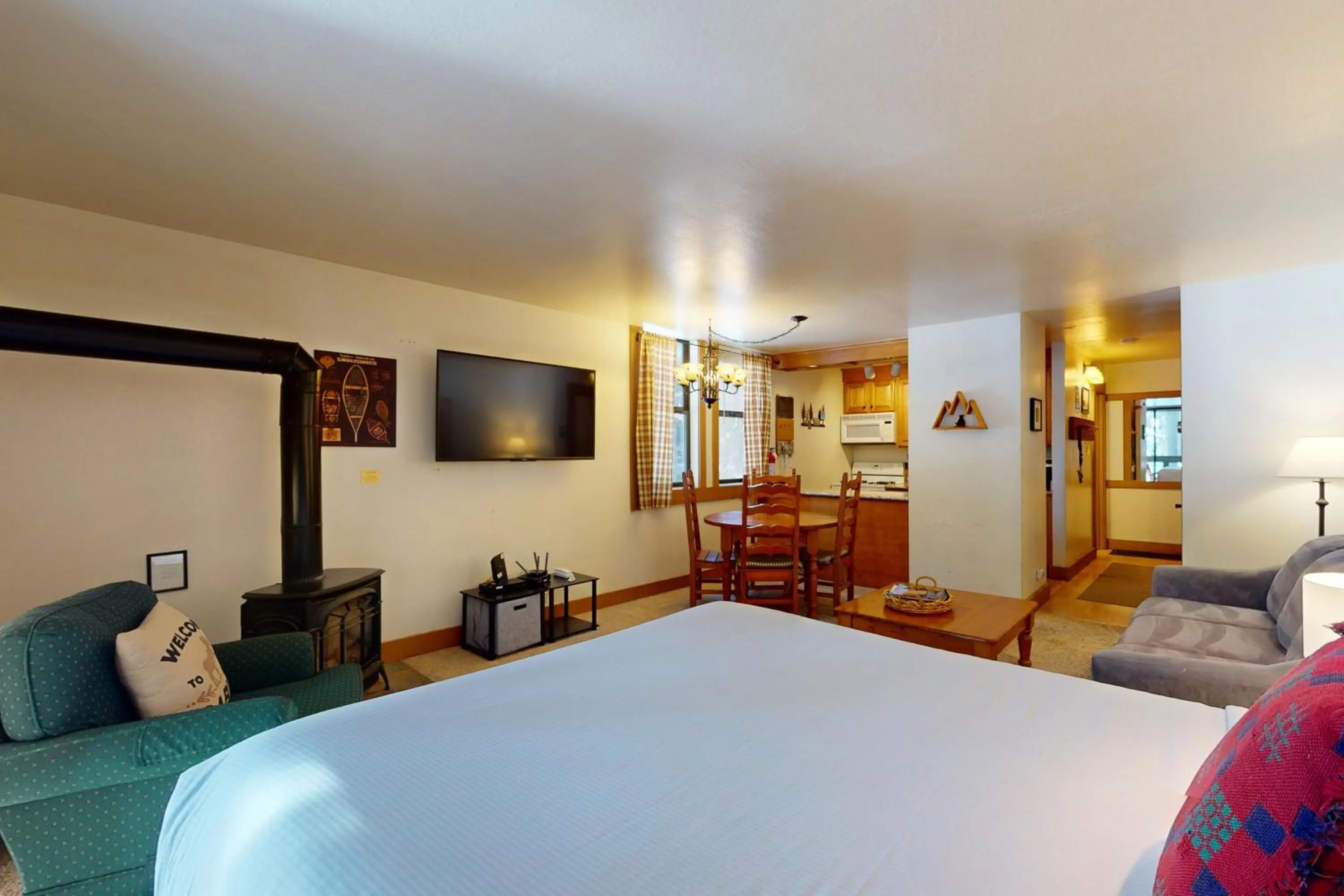 Bed in Aspen Grove Hideaway