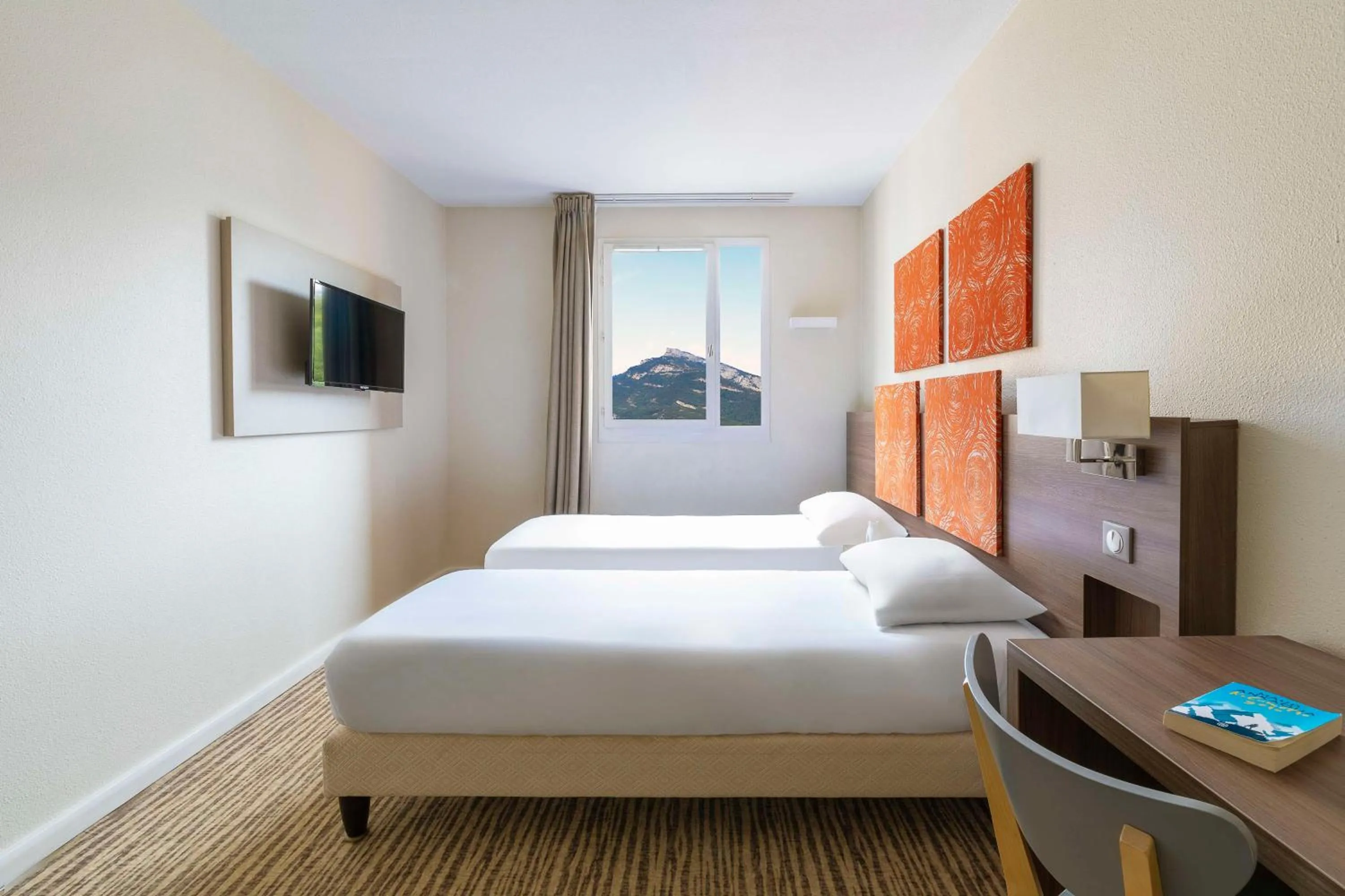 Bedroom, Bed in Kyriad Chambéry Centre - Hôtel et Résidence