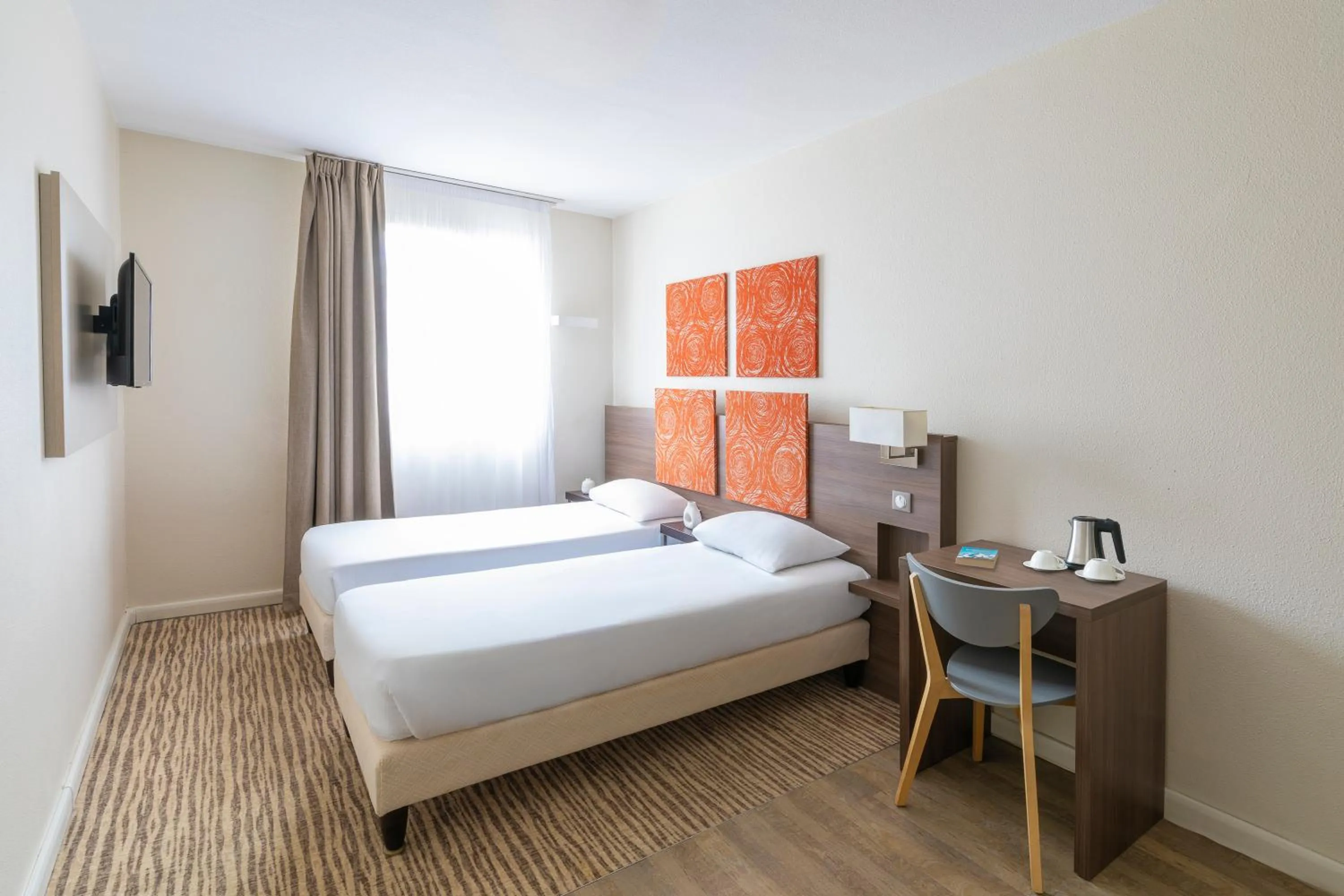 Photo of the whole room, Bed in Kyriad Chambéry Centre - Hôtel et Résidence