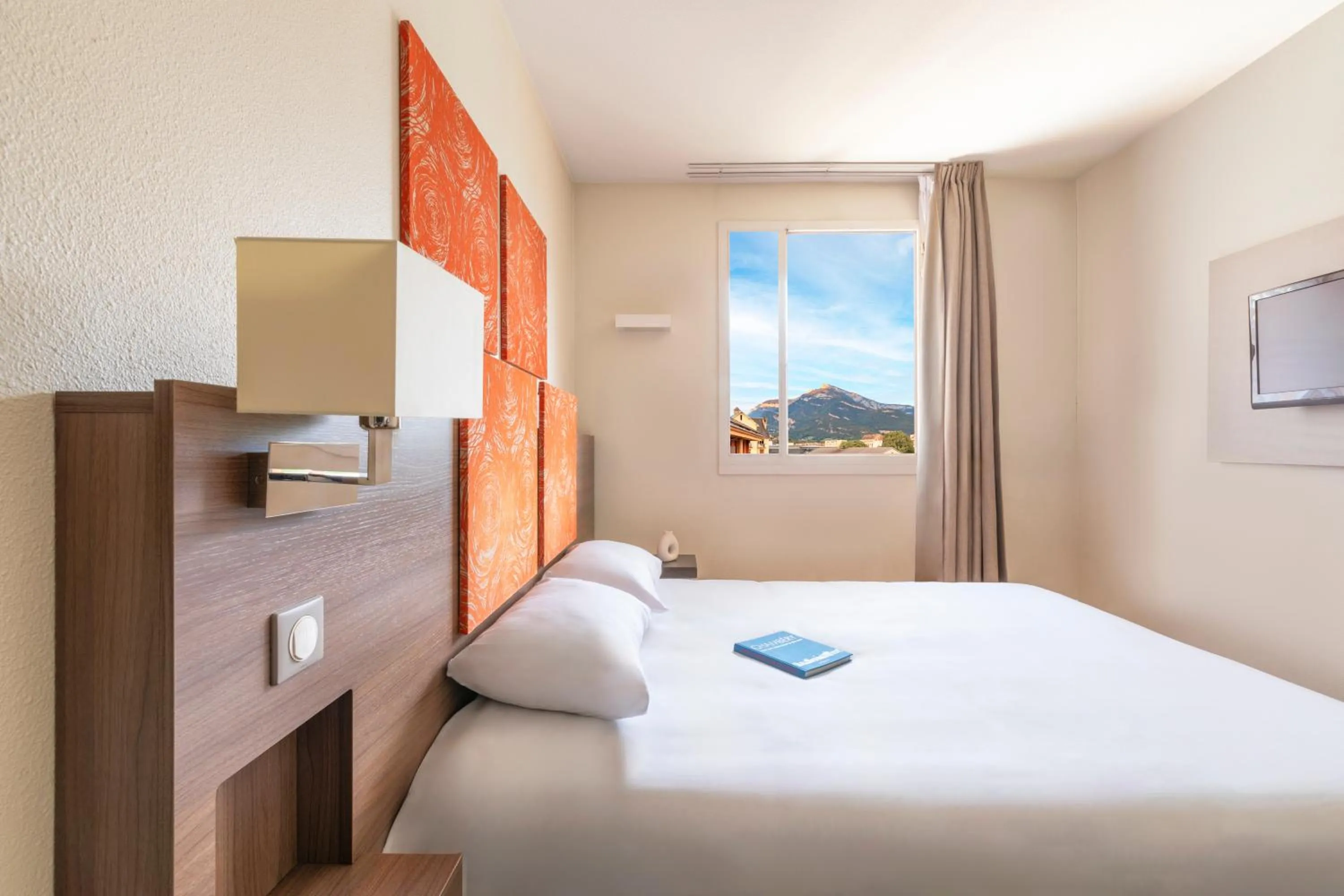 Bed in Kyriad Chambéry Centre - Hôtel et Résidence