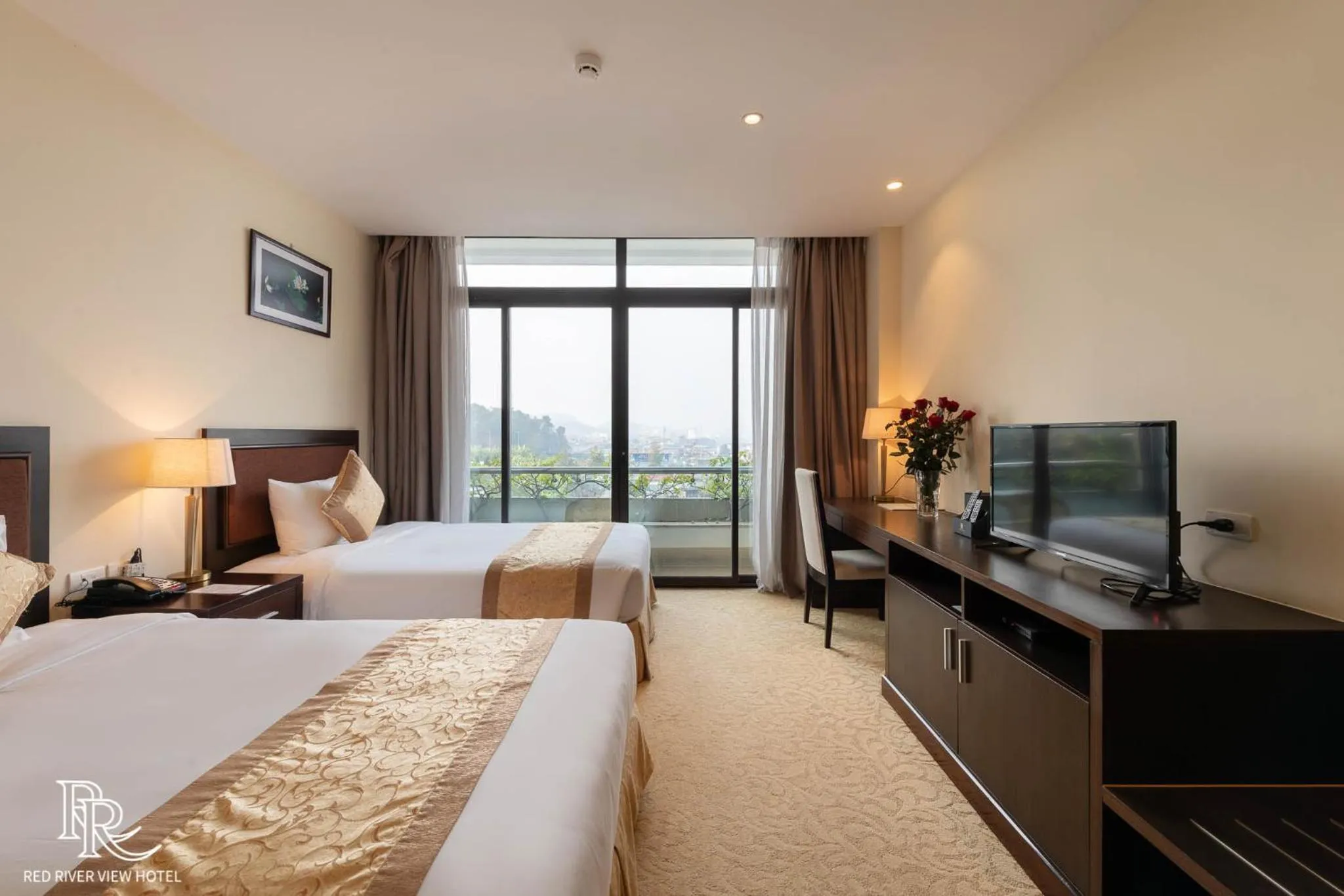 Photo of the whole room, Bed in Red River View Hotel