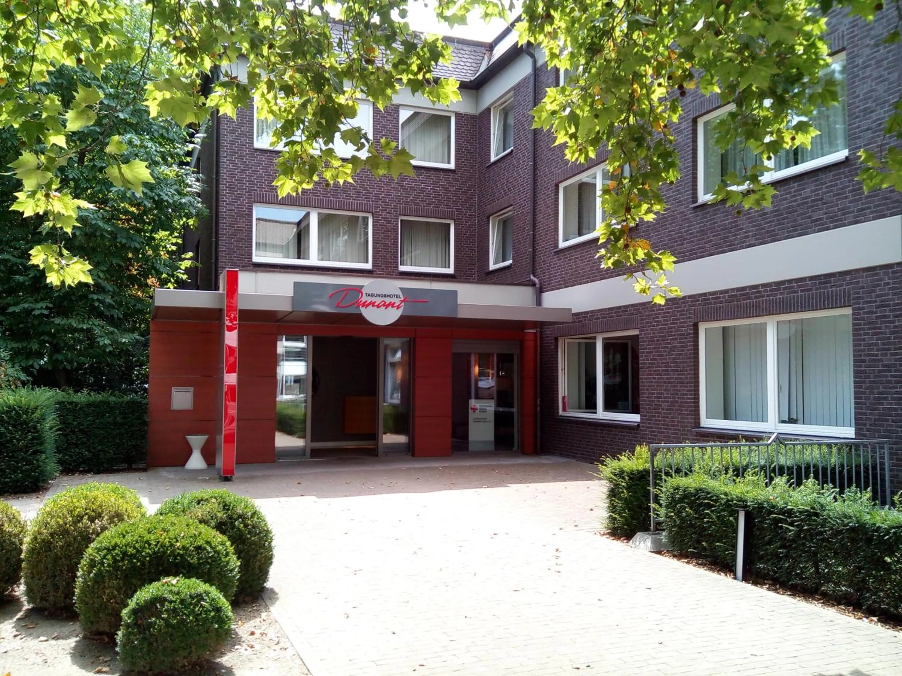 Facade/entrance in DRK-Tagungshotel-Dunant