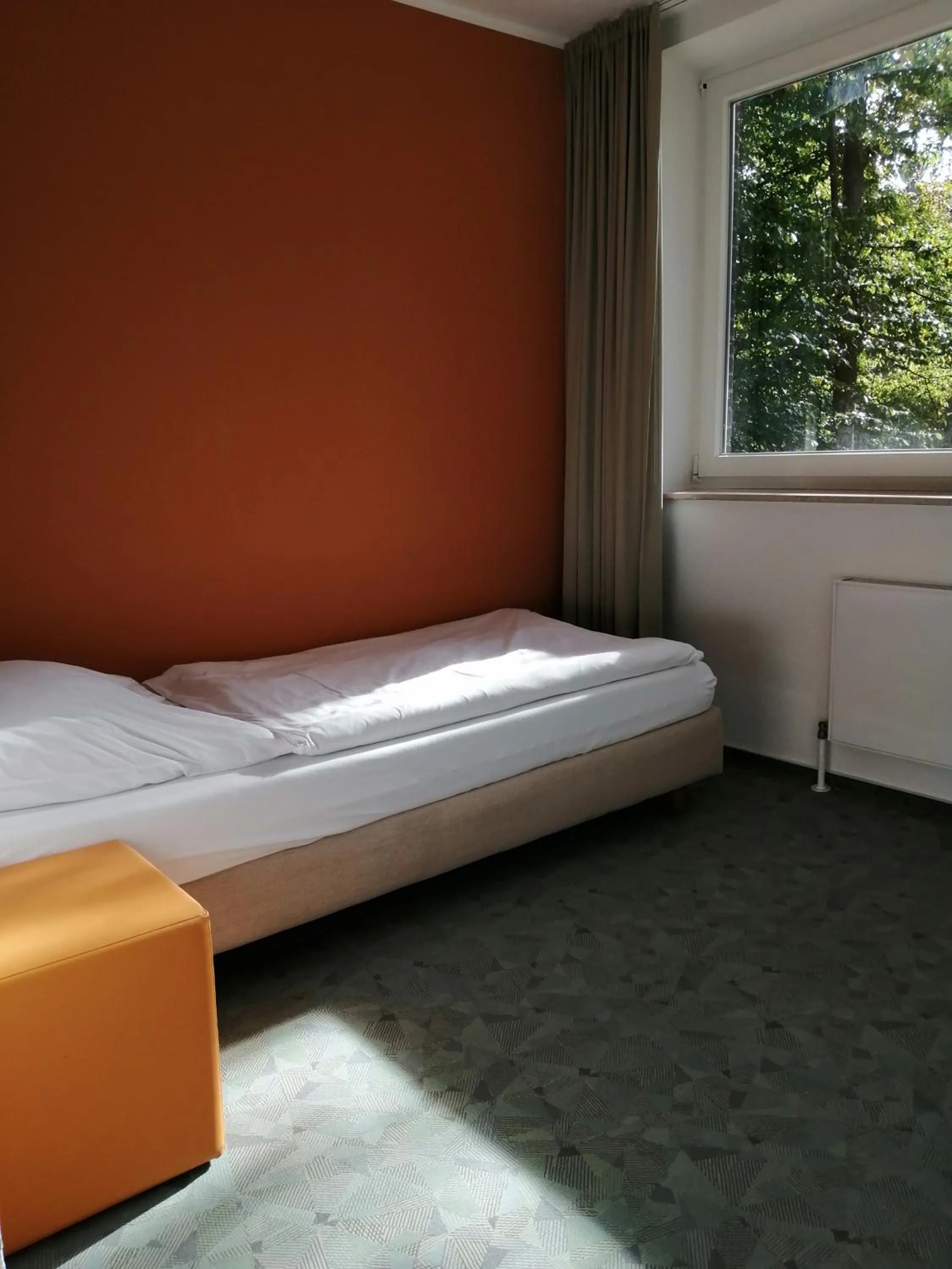 Photo of the whole room, Bed in DRK-Tagungshotel-Dunant