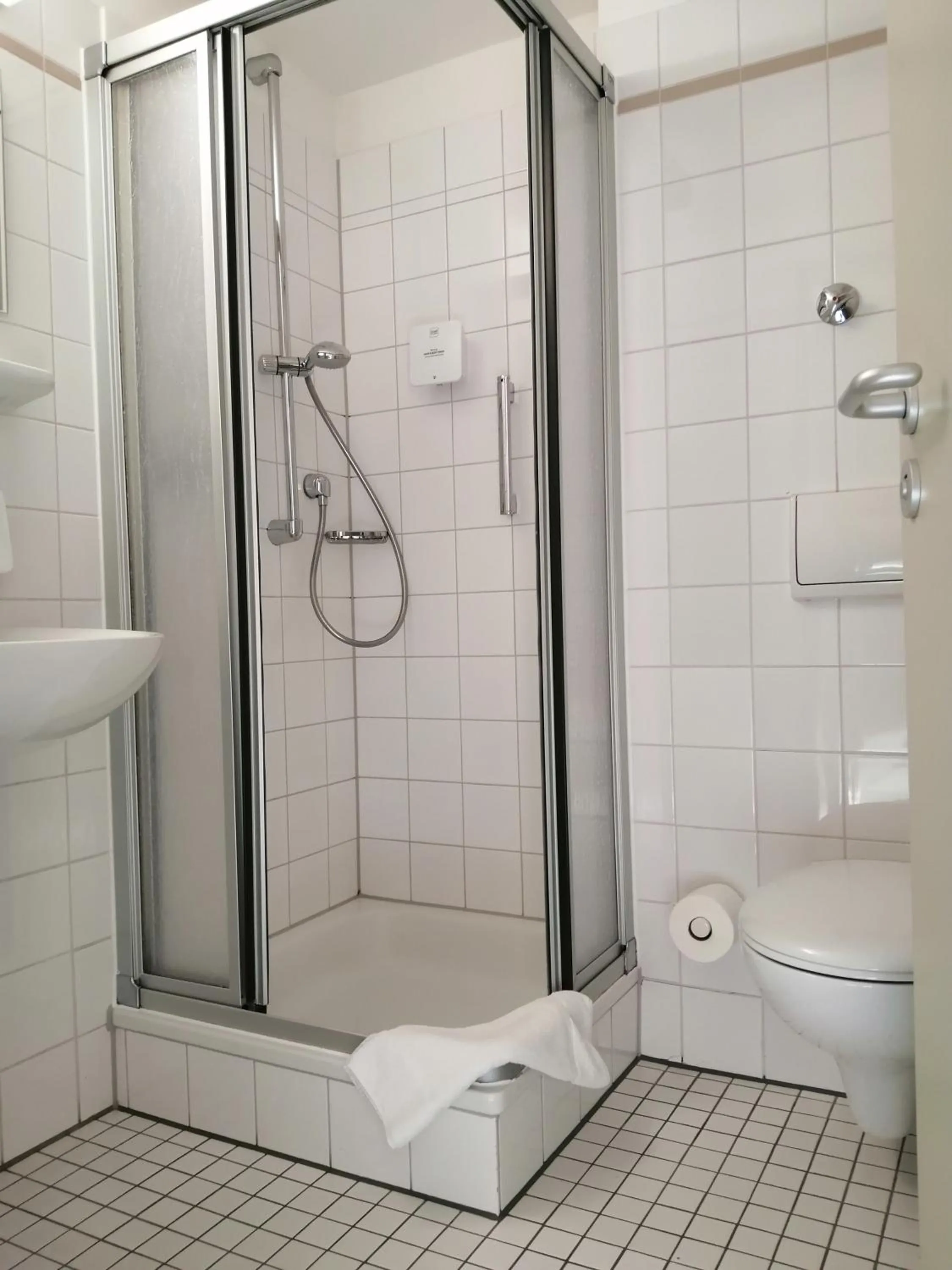 Bathroom in DRK-Tagungshotel-Dunant