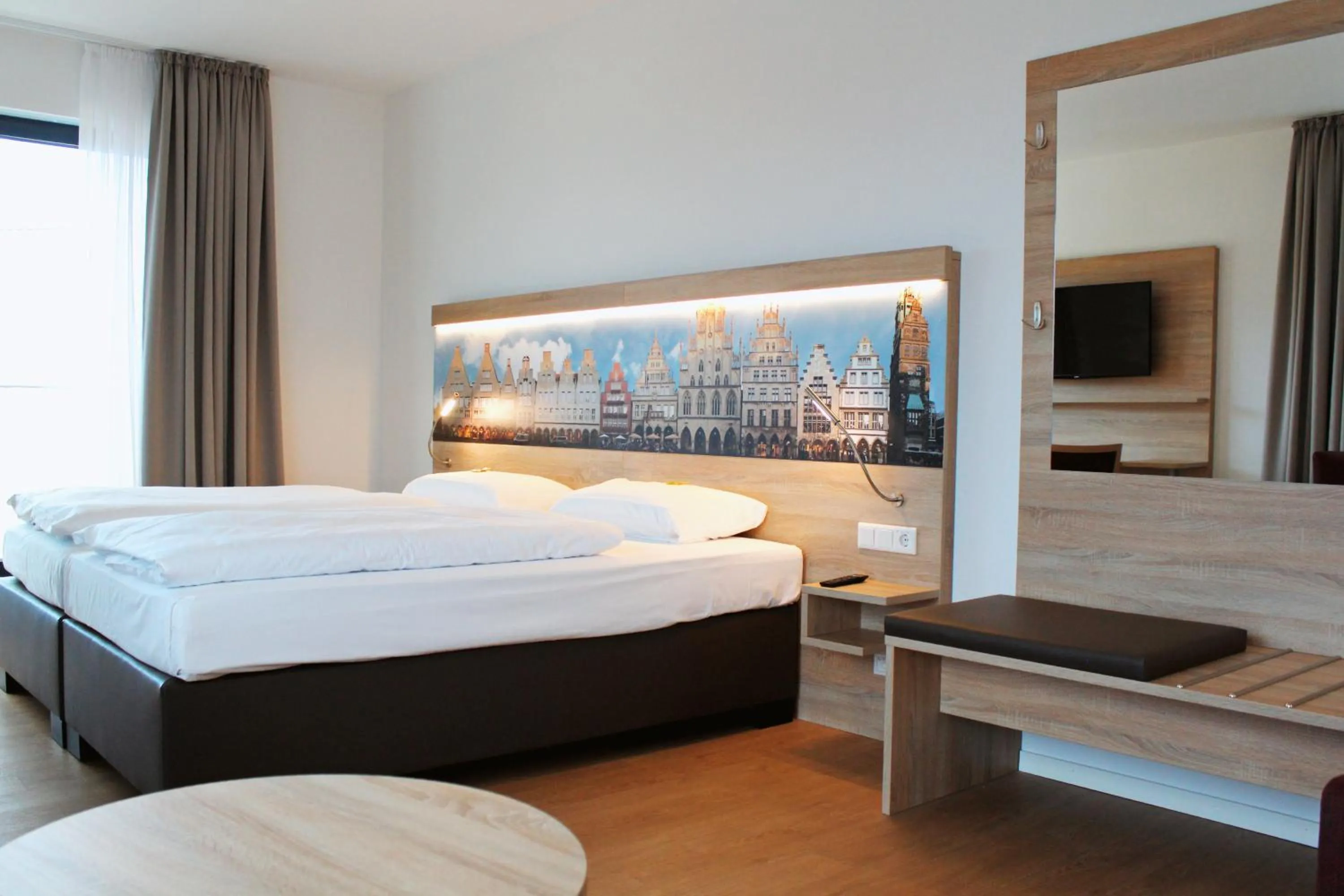Photo of the whole room, Bed in DRK-Tagungshotel-Dunant